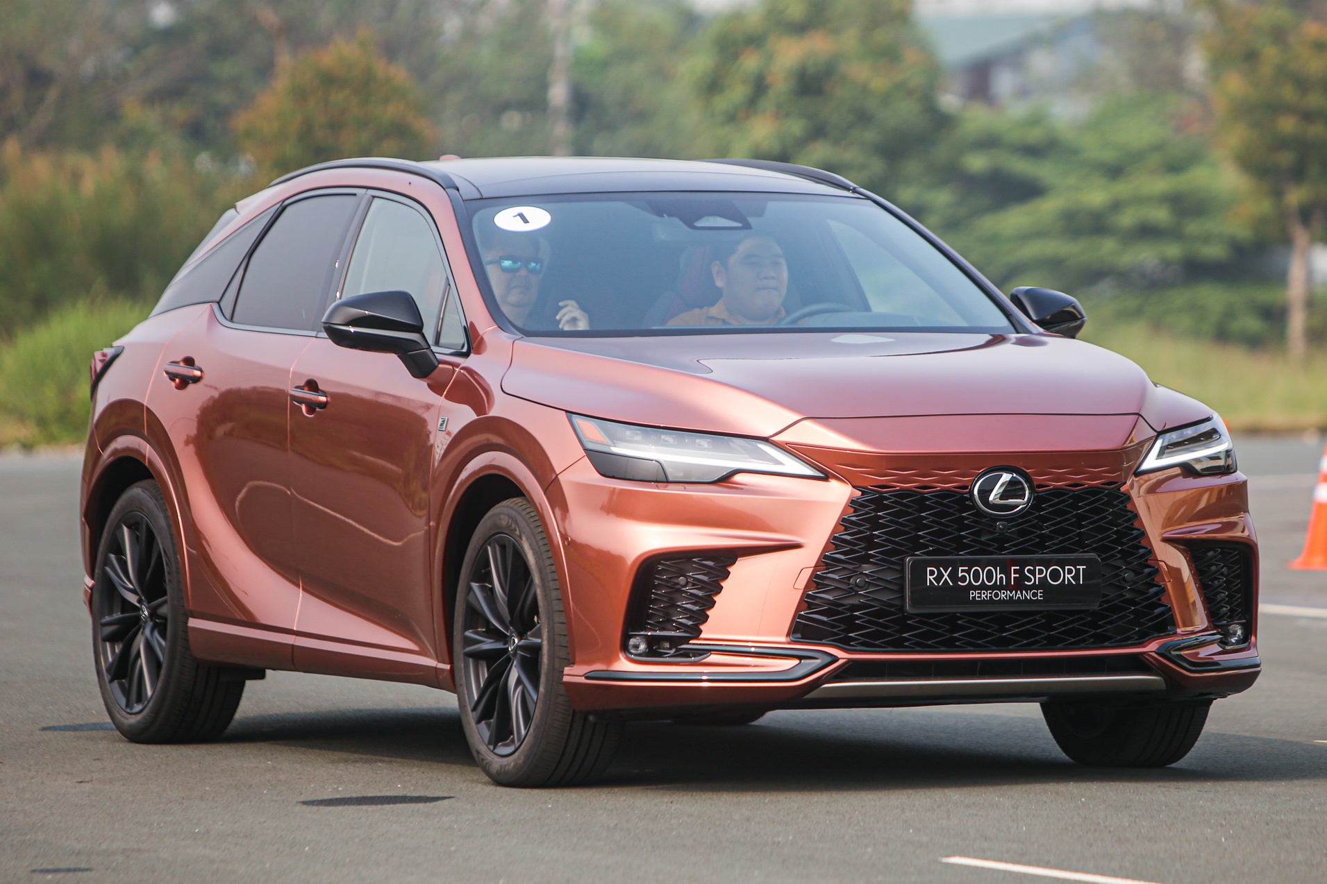 Chi tiet Lexus RX 500h F Sport Performance gia gan 5 ty dong hinh anh