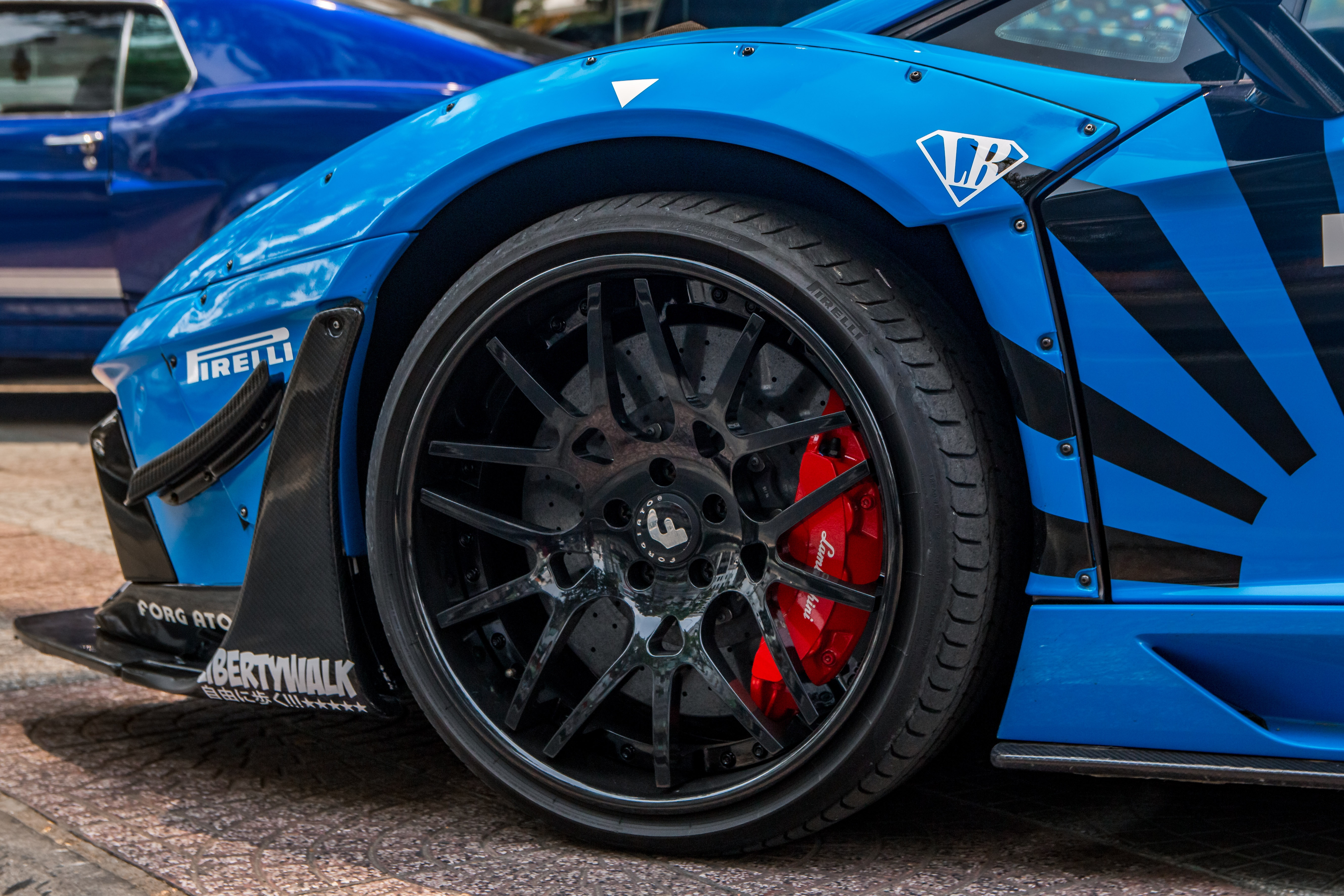 Aventador do hon 3 ty anh 4