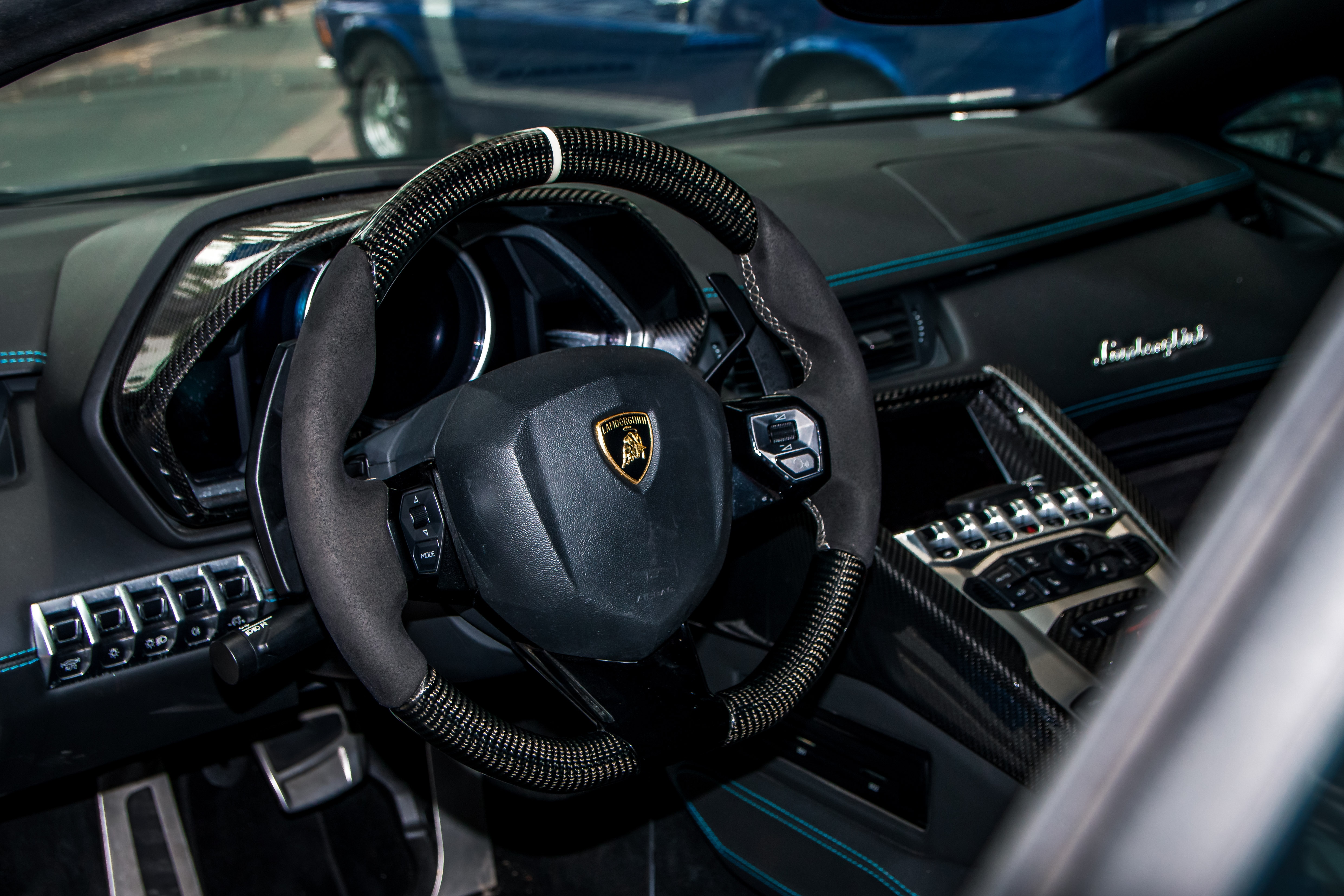 Aventador do hon 3 ty anh 8