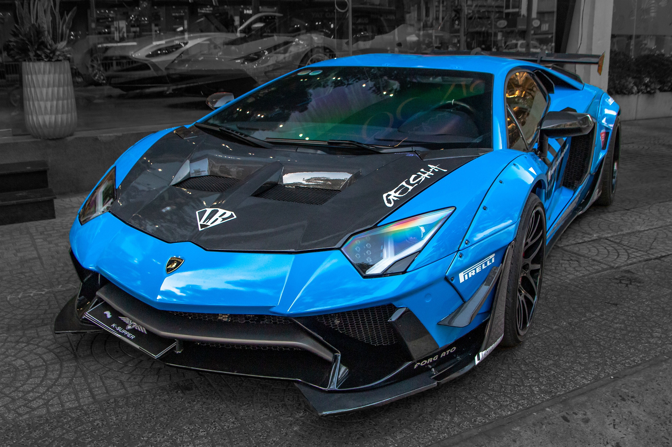 Lamborghini Aventador duoc trang bi goi do hon 3 ty dong tai TP.HCM hinh anh