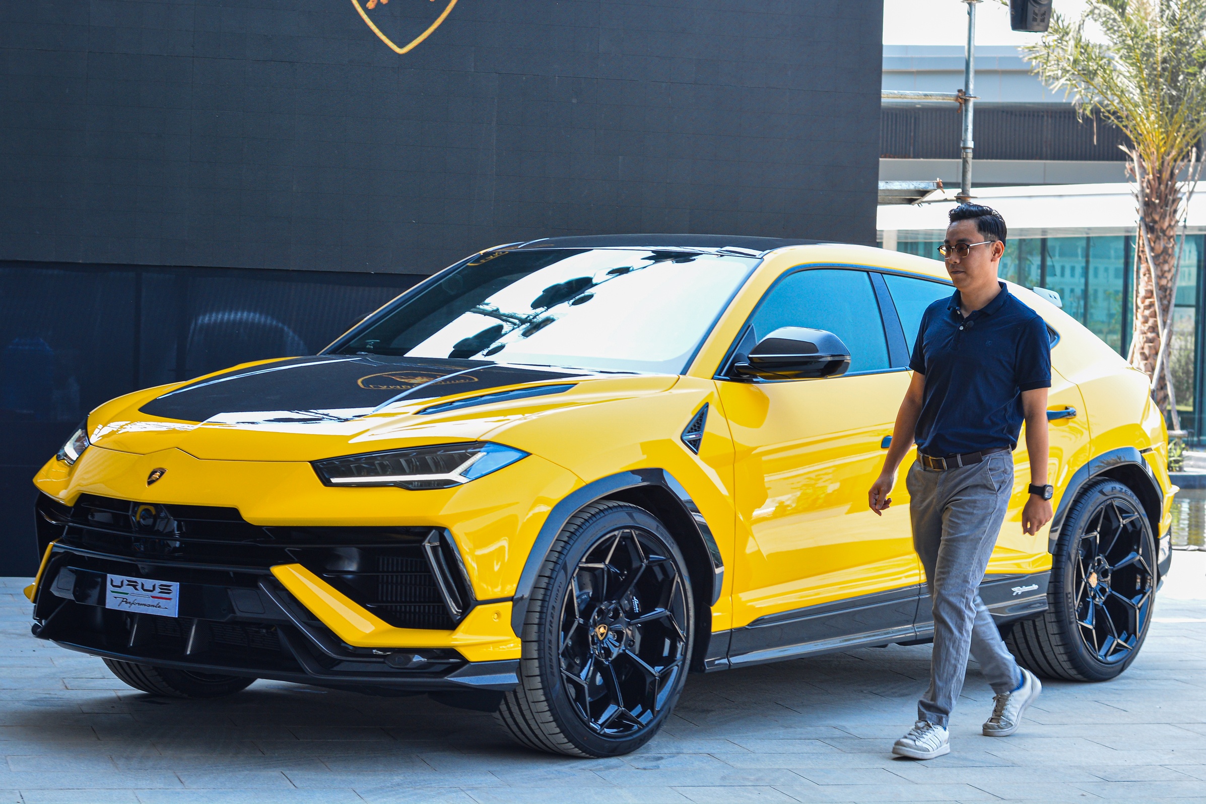 Trai nghiem nhanh Lamborghini Urus Performante hinh anh