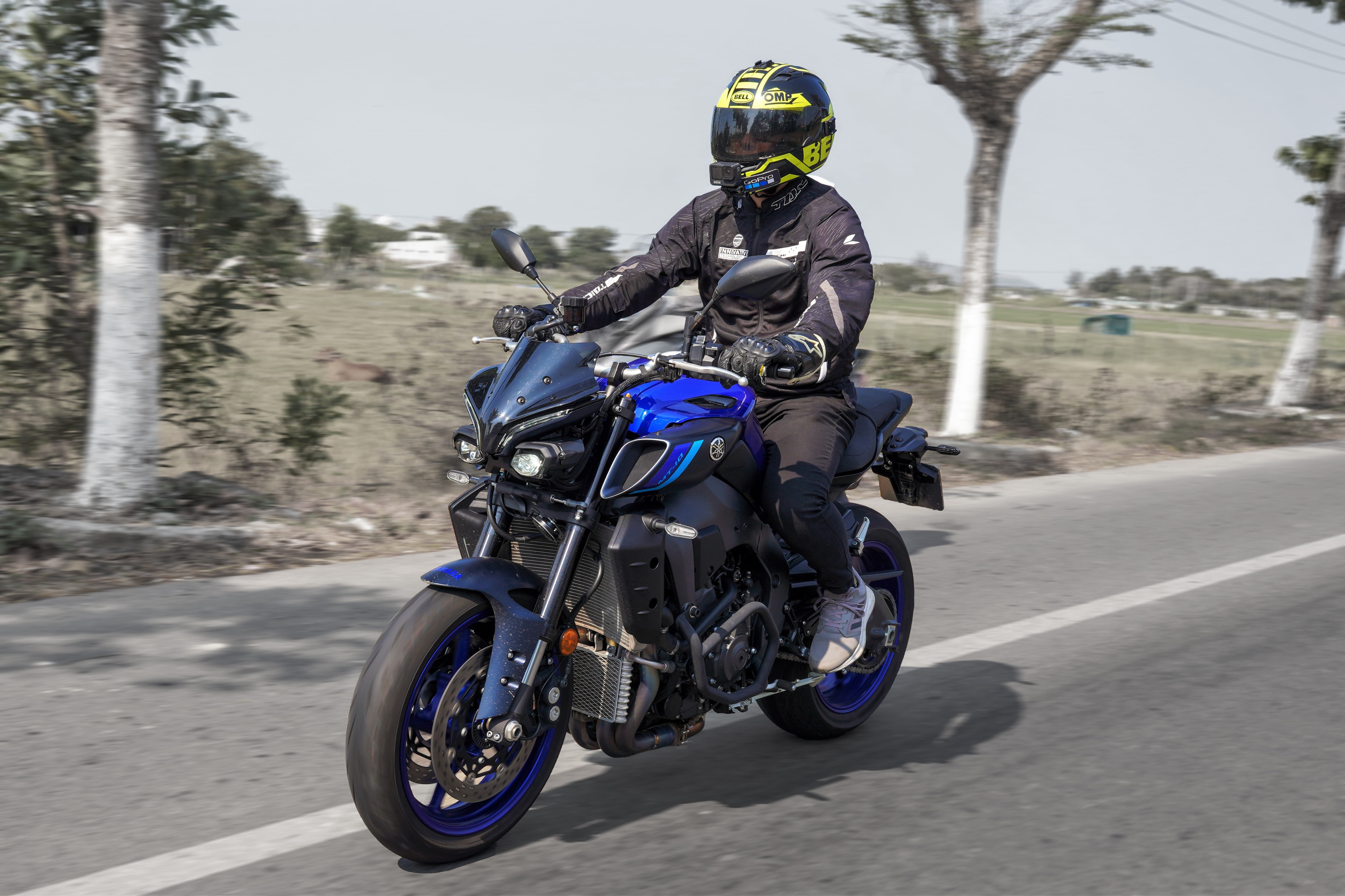 Danh gia Yamaha MT-10 the he moi - mau nakedbike gia nua ty dong hinh anh