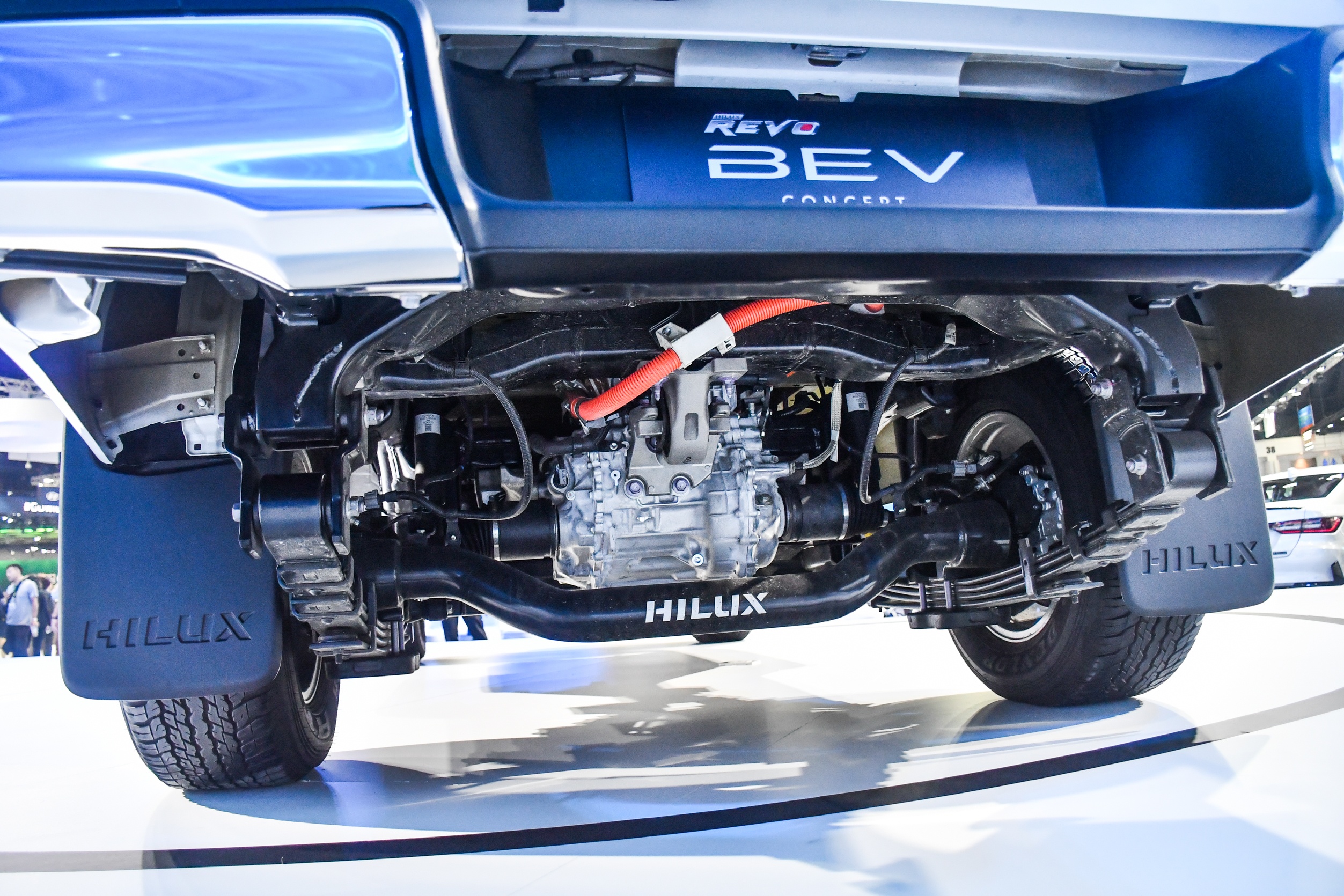 Toyota Hilux dong co dien anh 6