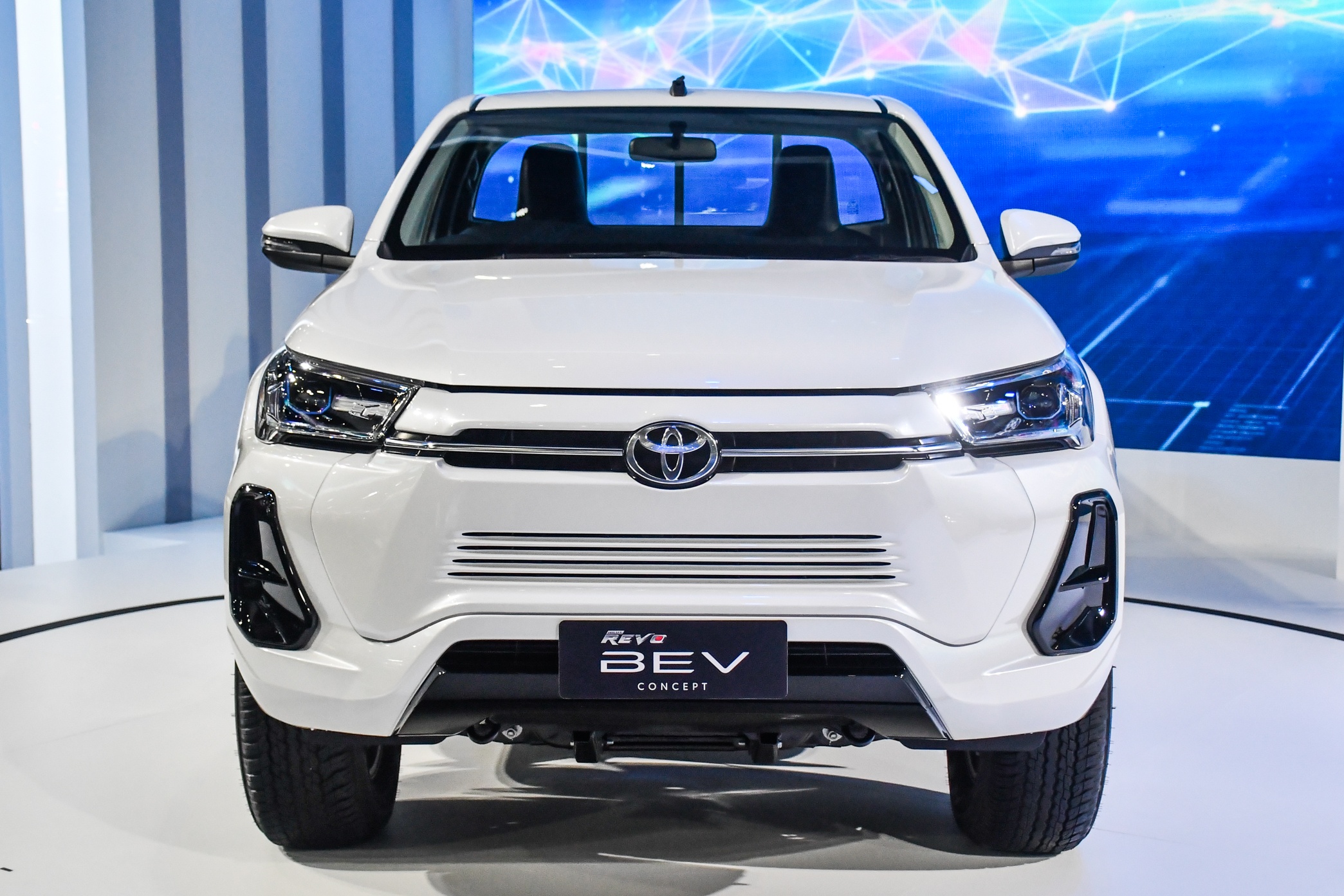 Toyota Hilux dong co dien anh 3