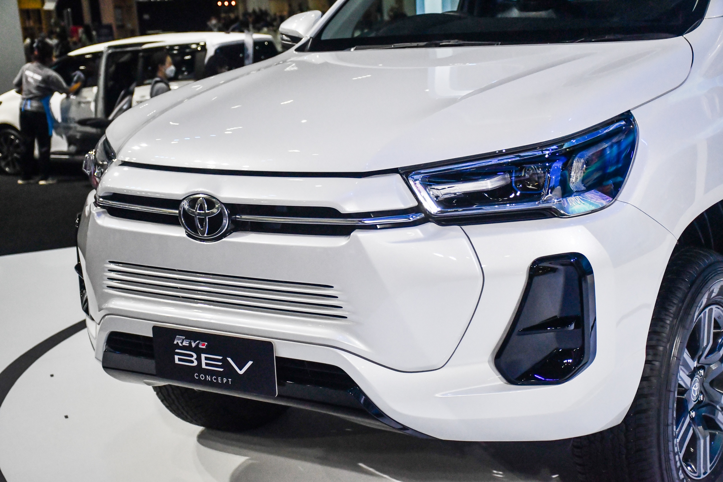 Toyota Hilux dong co dien anh 8