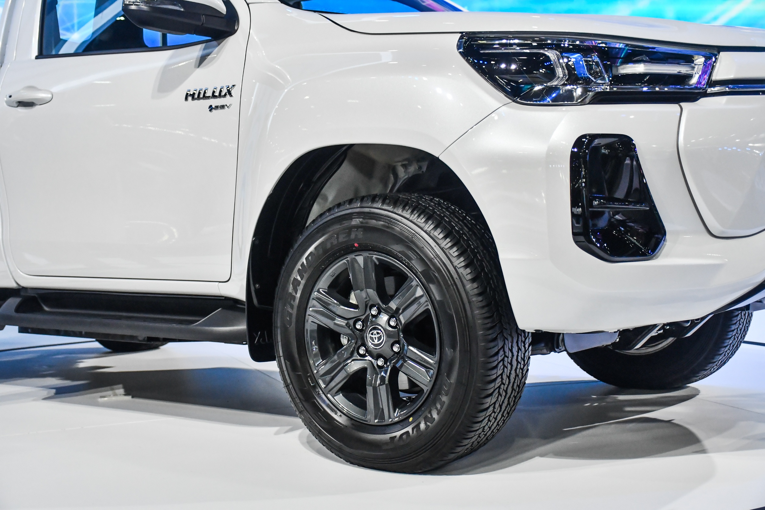 Toyota Hilux dong co dien anh 4