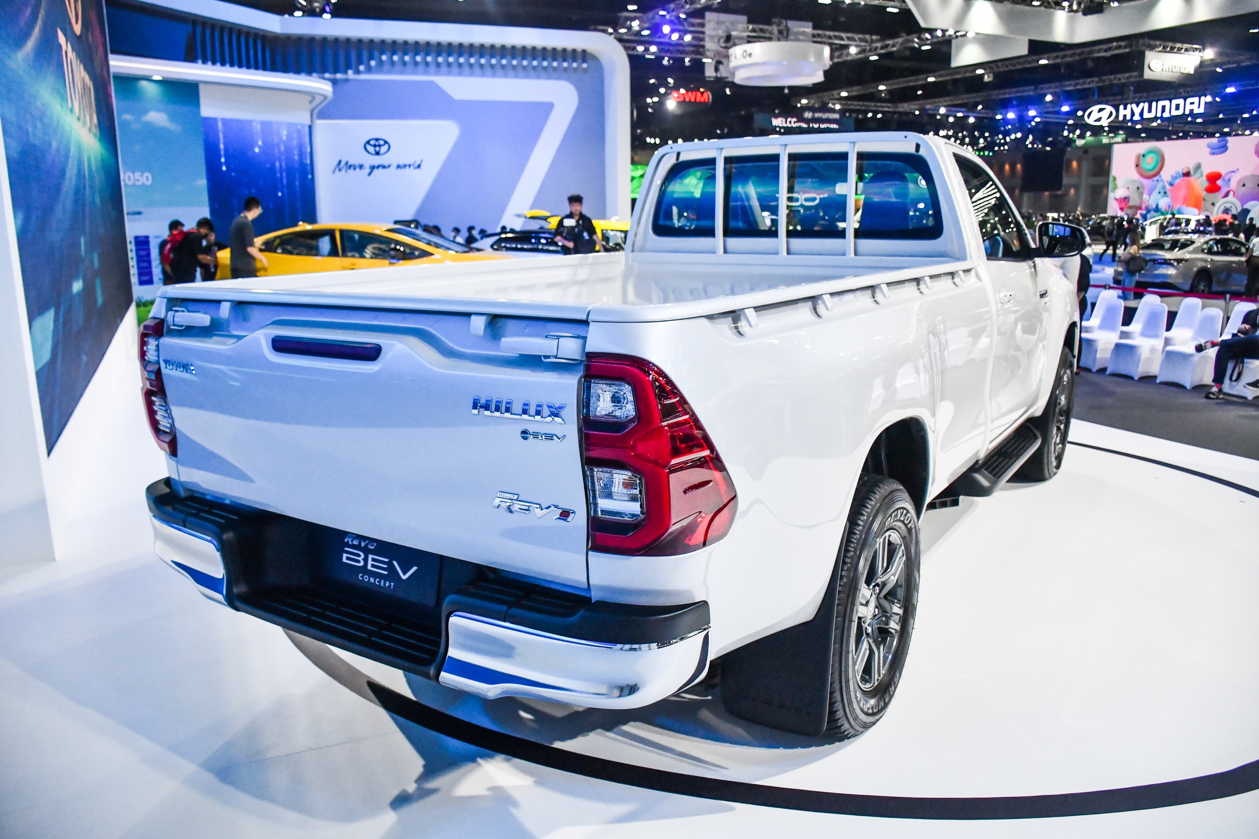 Toyota Hilux dong co dien anh 5