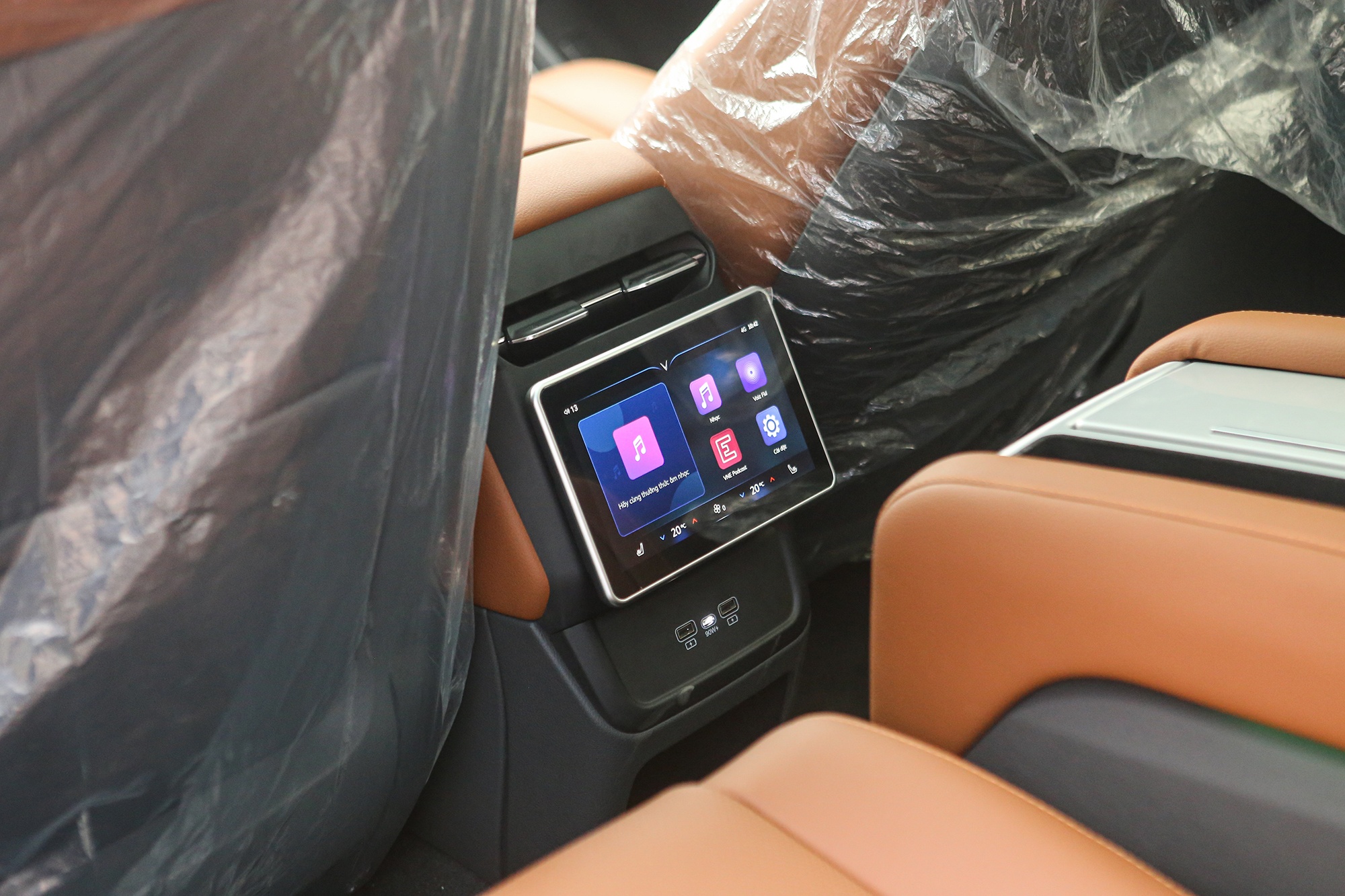 VinFast VF9 ban thuong mai anh 11