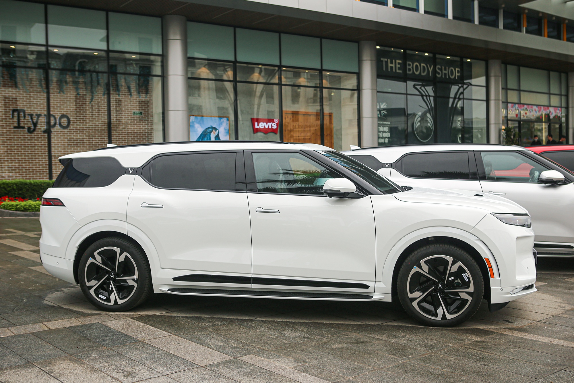 VinFast VF9 ban thuong mai anh 3