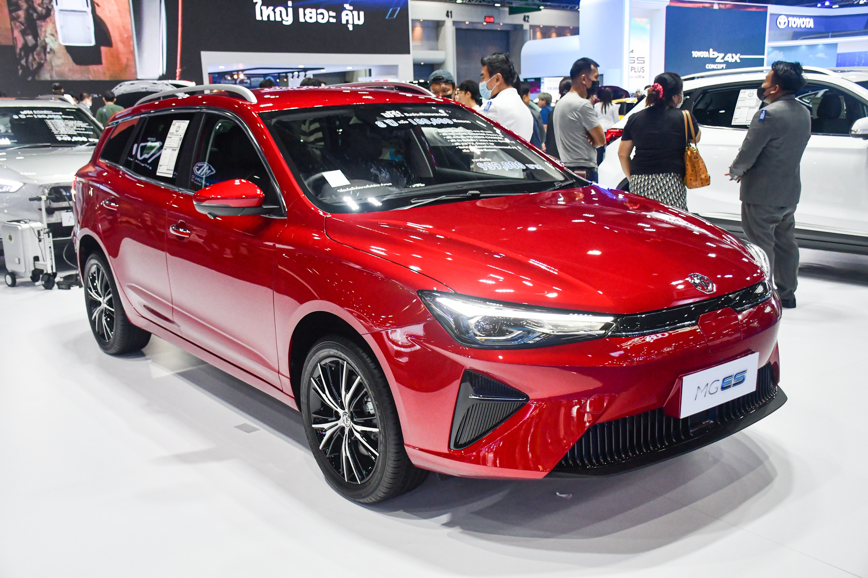 Chi tiet xe dien MG ES, sac day di hon 400 km hinh anh