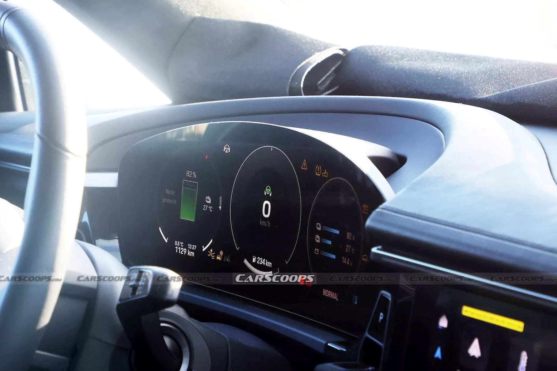 Porsche Macan phien ban EV sac 80% chi di duoc 234 km hinh anh