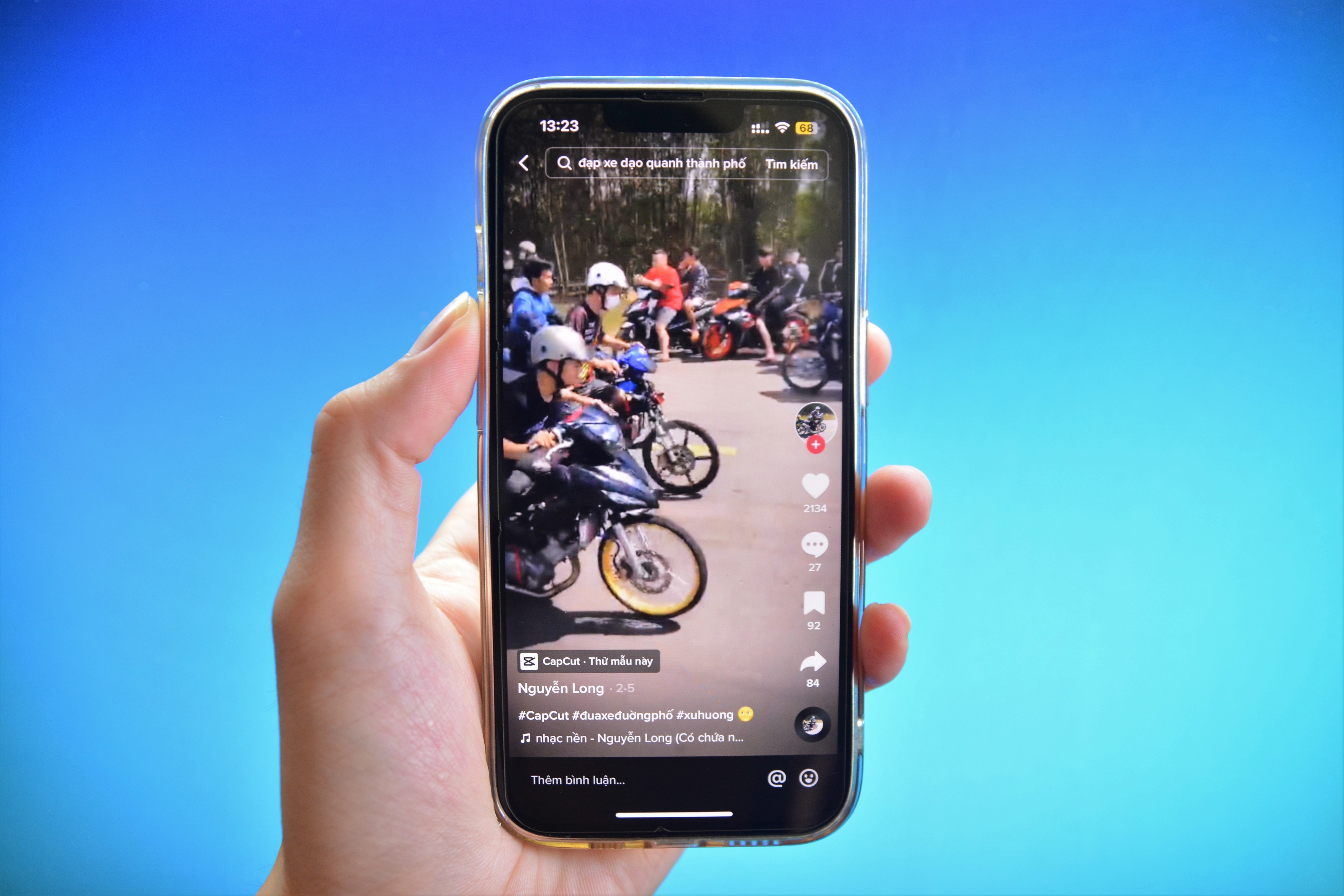 TikTok chua nhieu video dua xe trai phep, vi pham luat giao thong hinh anh