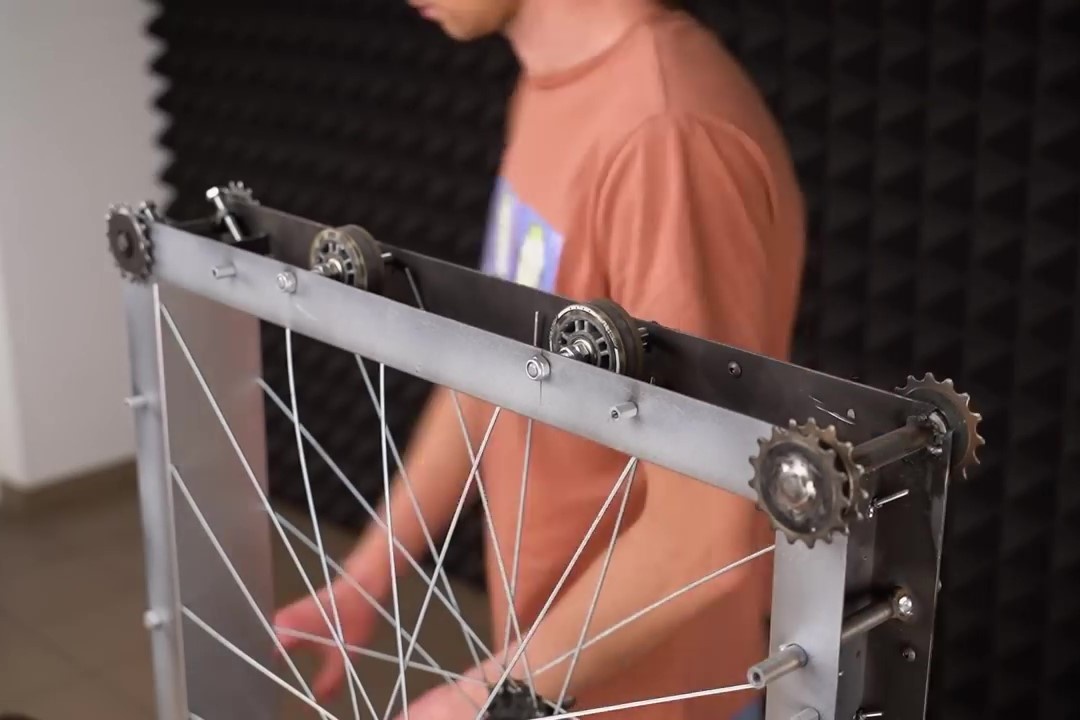 Xe dap dung banh vuong anh 1