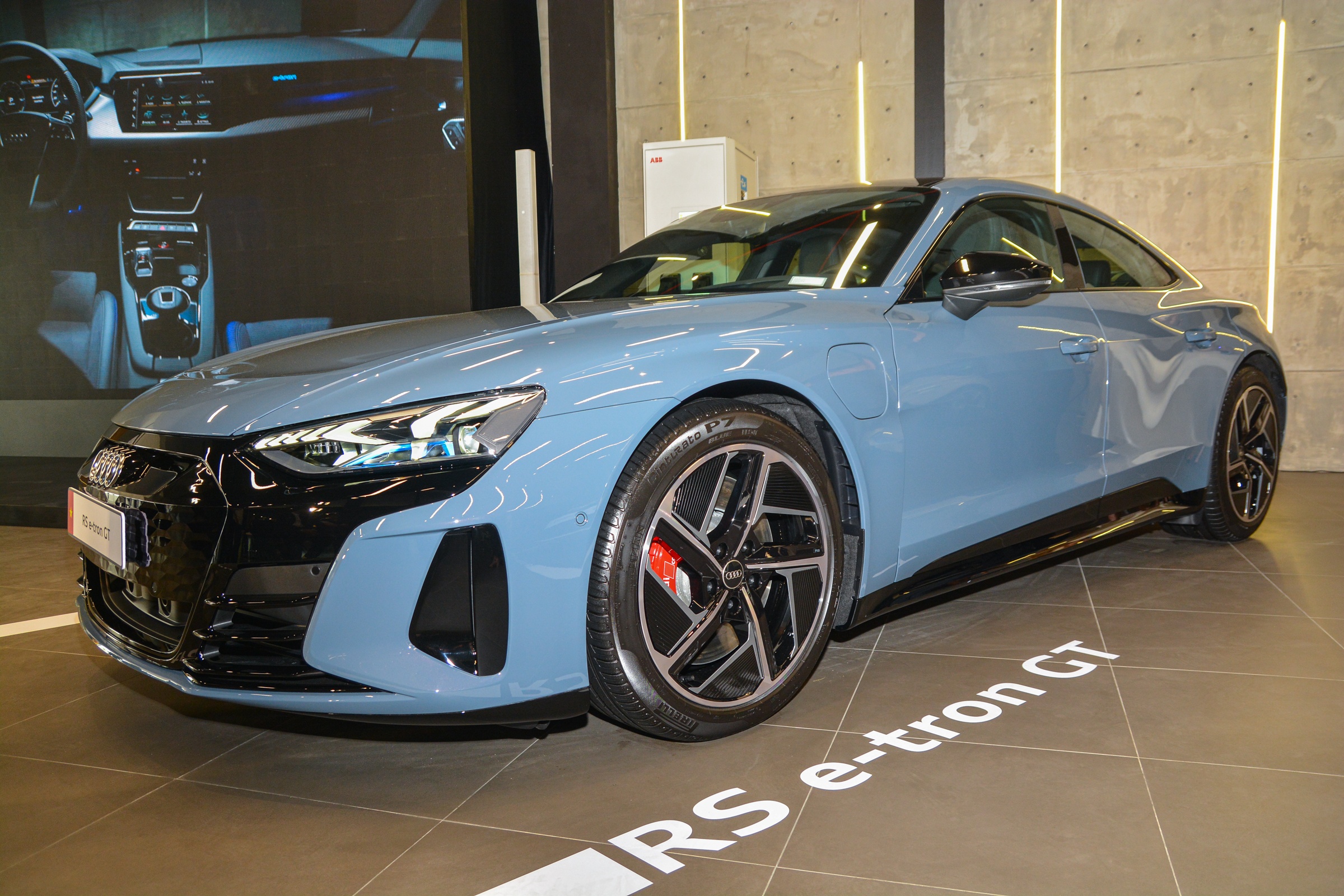 Chi tiet Audi RS e-tron GT gia tu 5,9 ty dong hinh anh