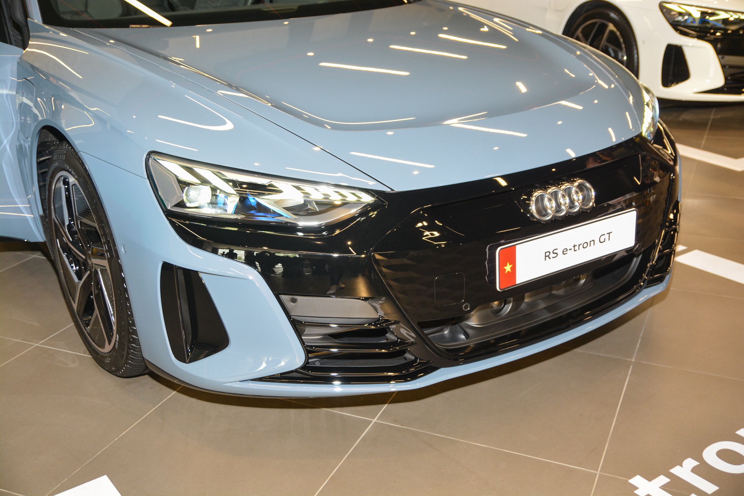 Audi RS e-tron GT anh 2