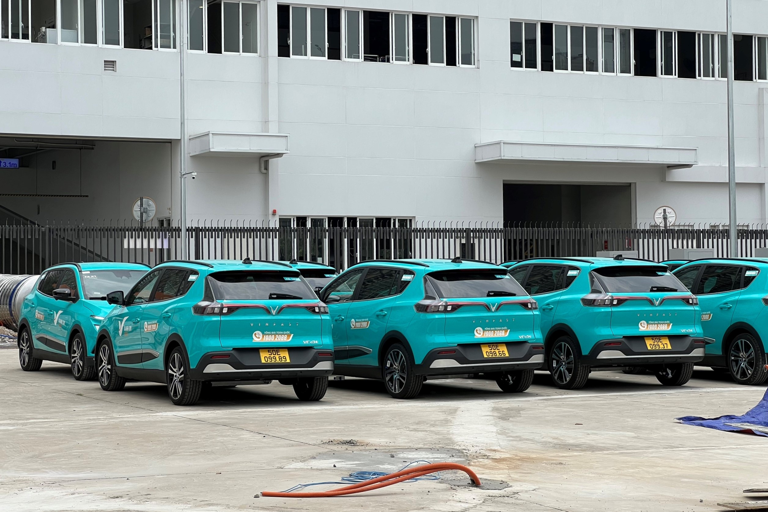 Dan xe taxi dien VinFast xuat hien tai TP.HCM hinh anh