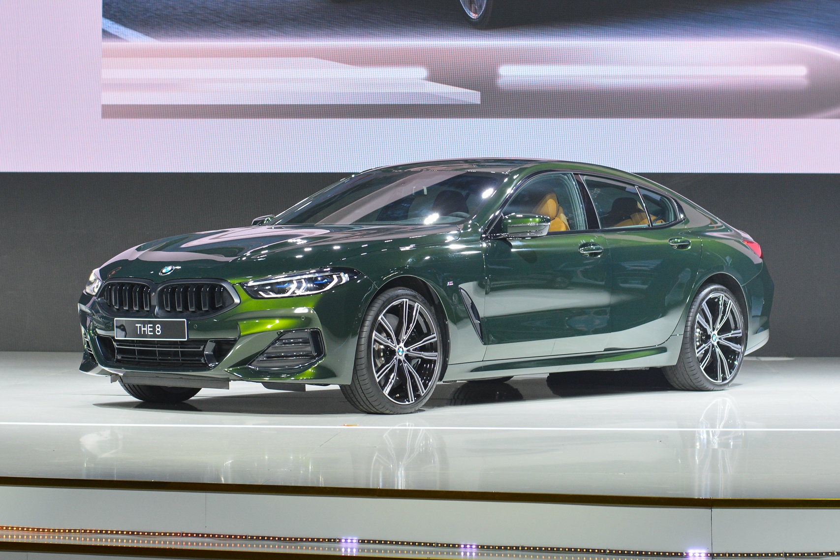 Chi tiet BMW 8-Series moi, sedan the thao gia gan 7 ty dong hinh anh
