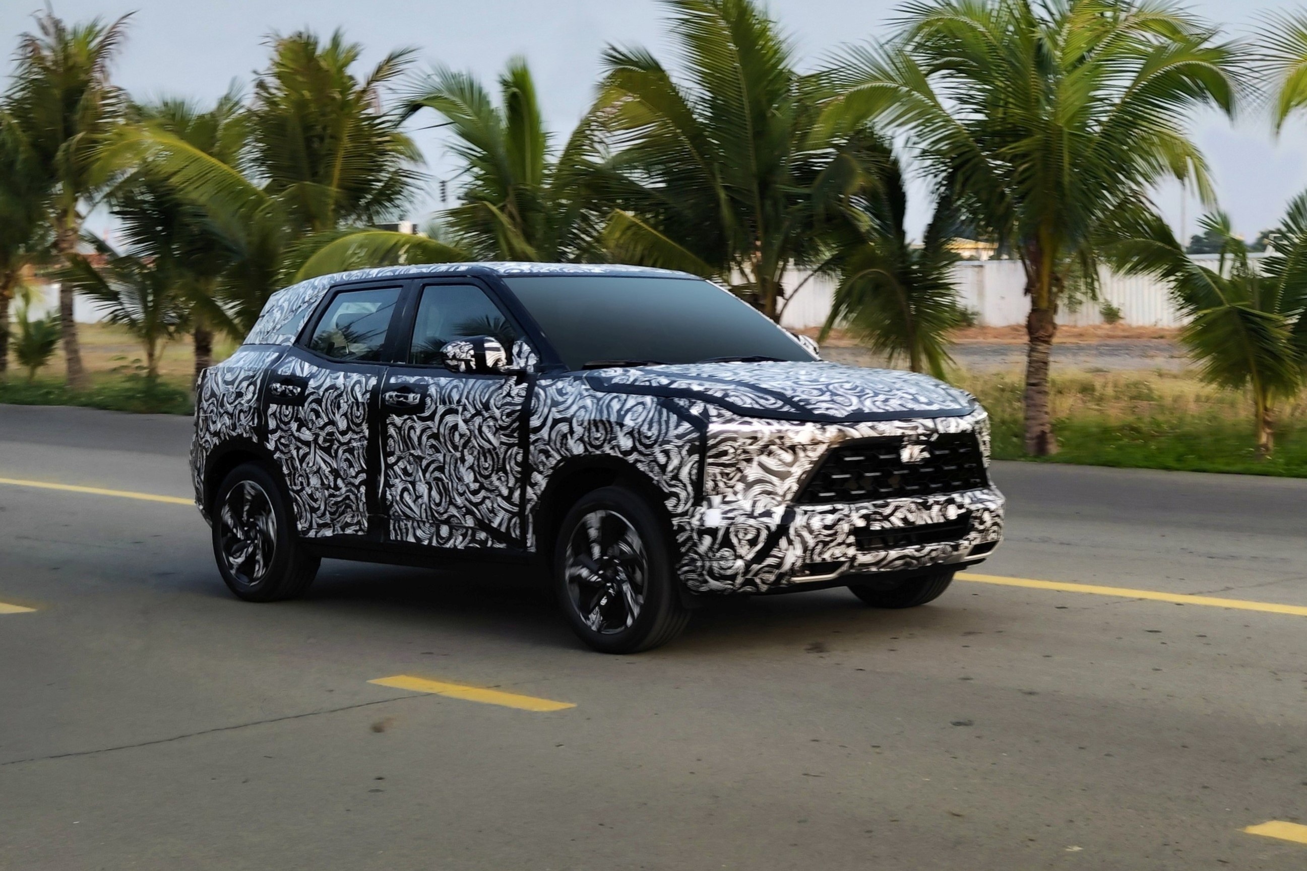 Mitsubishi XFC nguy trang chay thu tai Viet Nam hinh anh