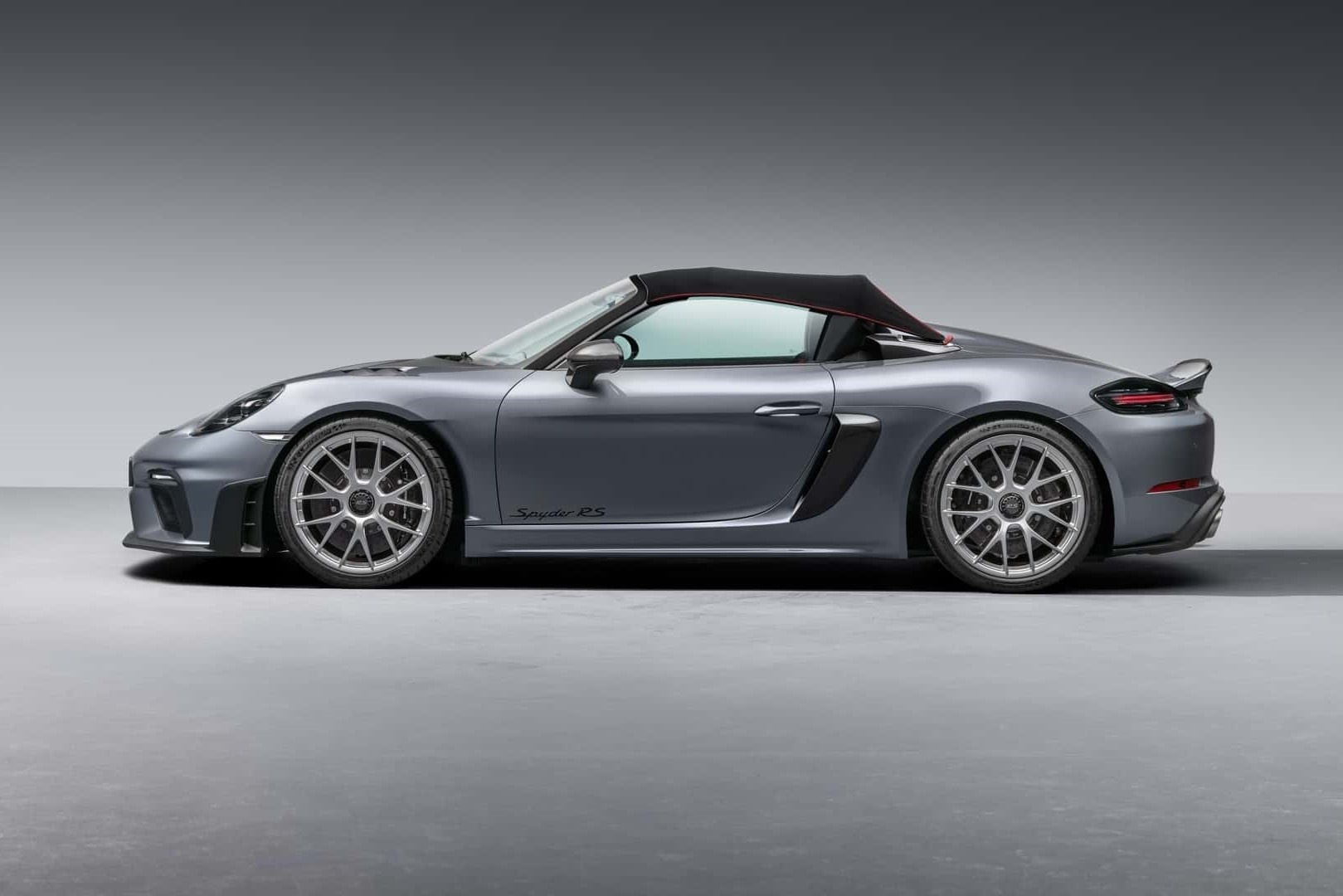 Chi tiet Porsche 718 Spyder RS - mau 718 cuoi cung dung dong co xang hinh anh