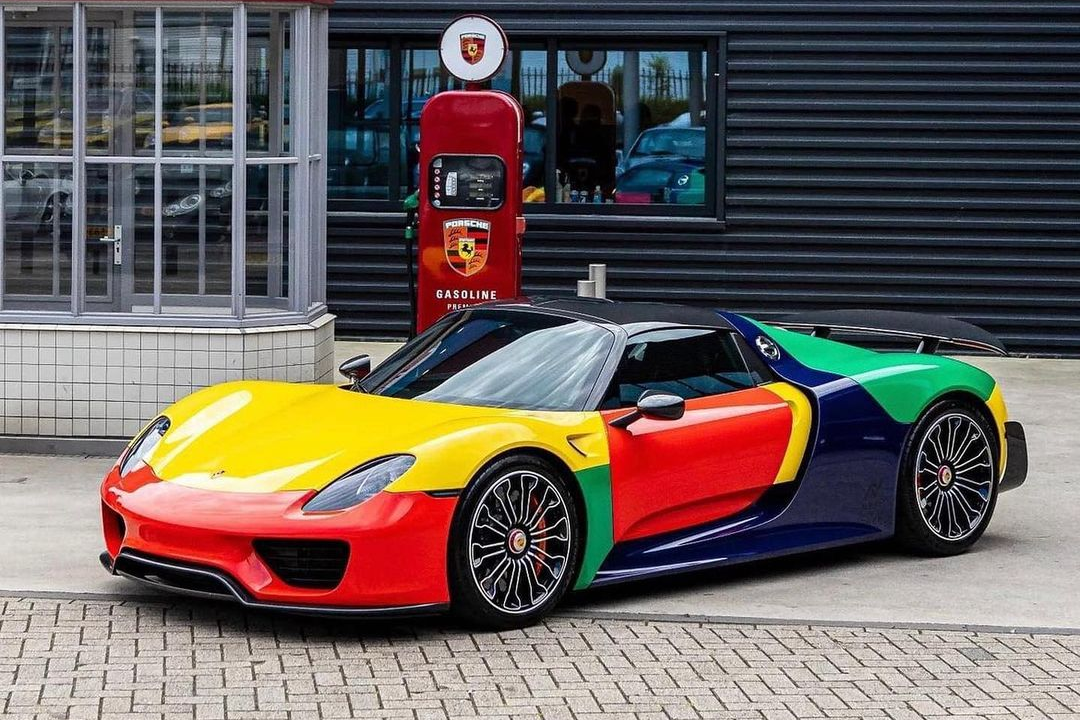 Porsche 918 Spyder Weissach noi bat voi phoi mau dac biet hinh anh