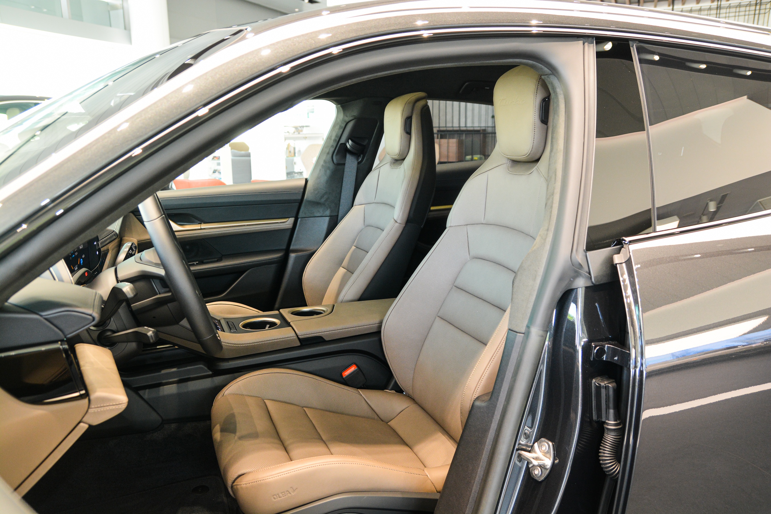 Porsche Taycan Cross Turismo anh 8