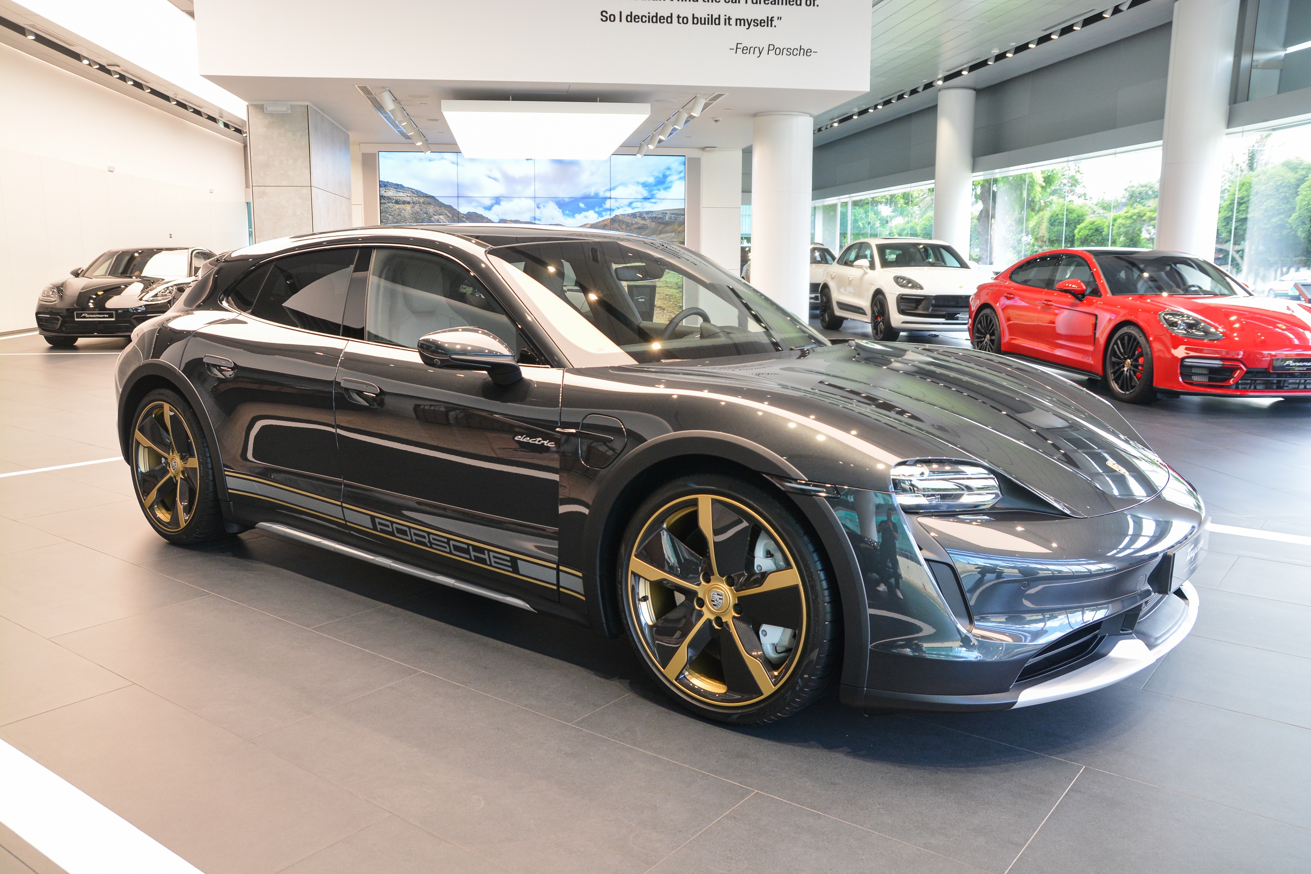 Porsche Taycan Cross Turismo anh 13