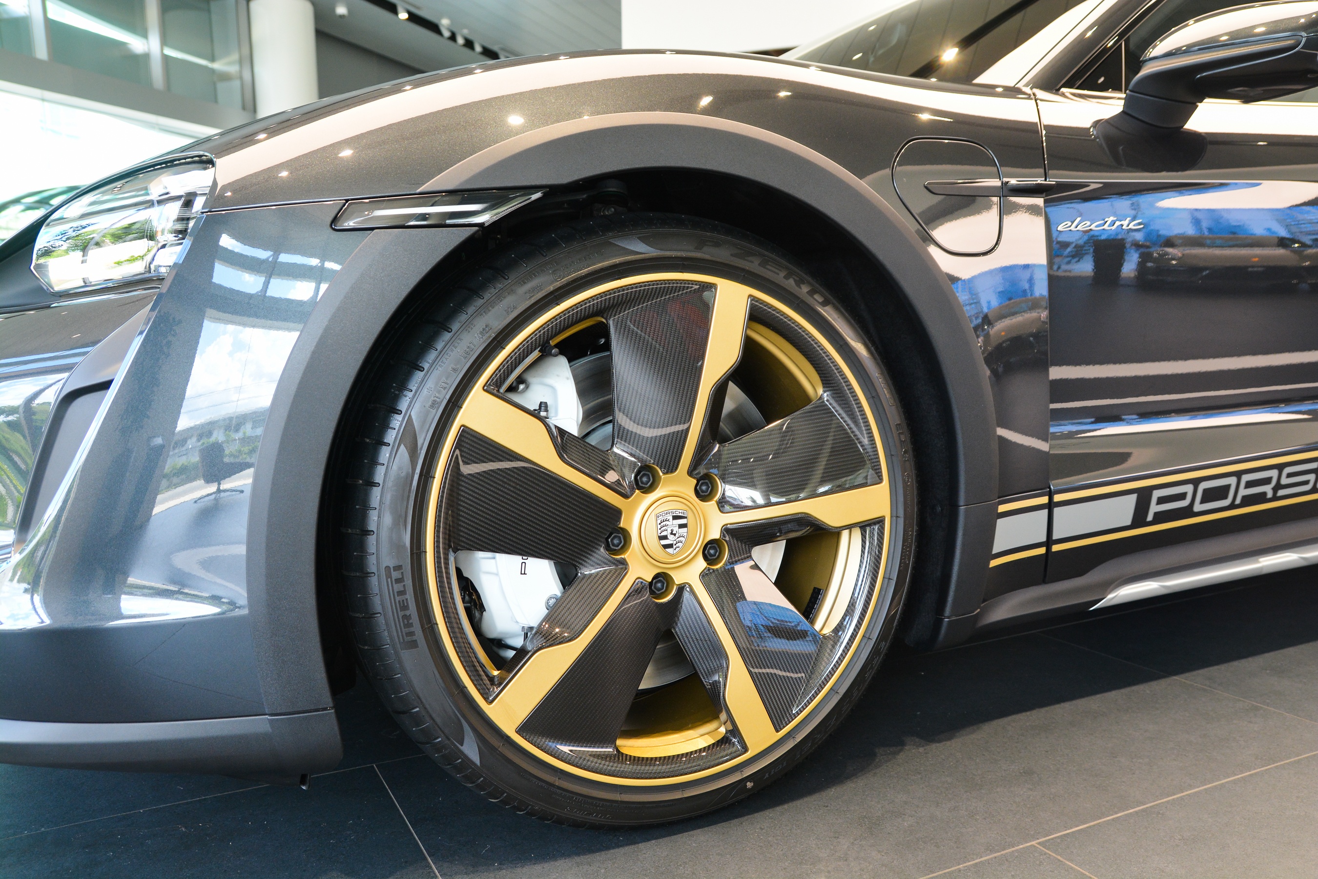 Porsche Taycan Cross Turismo anh 3