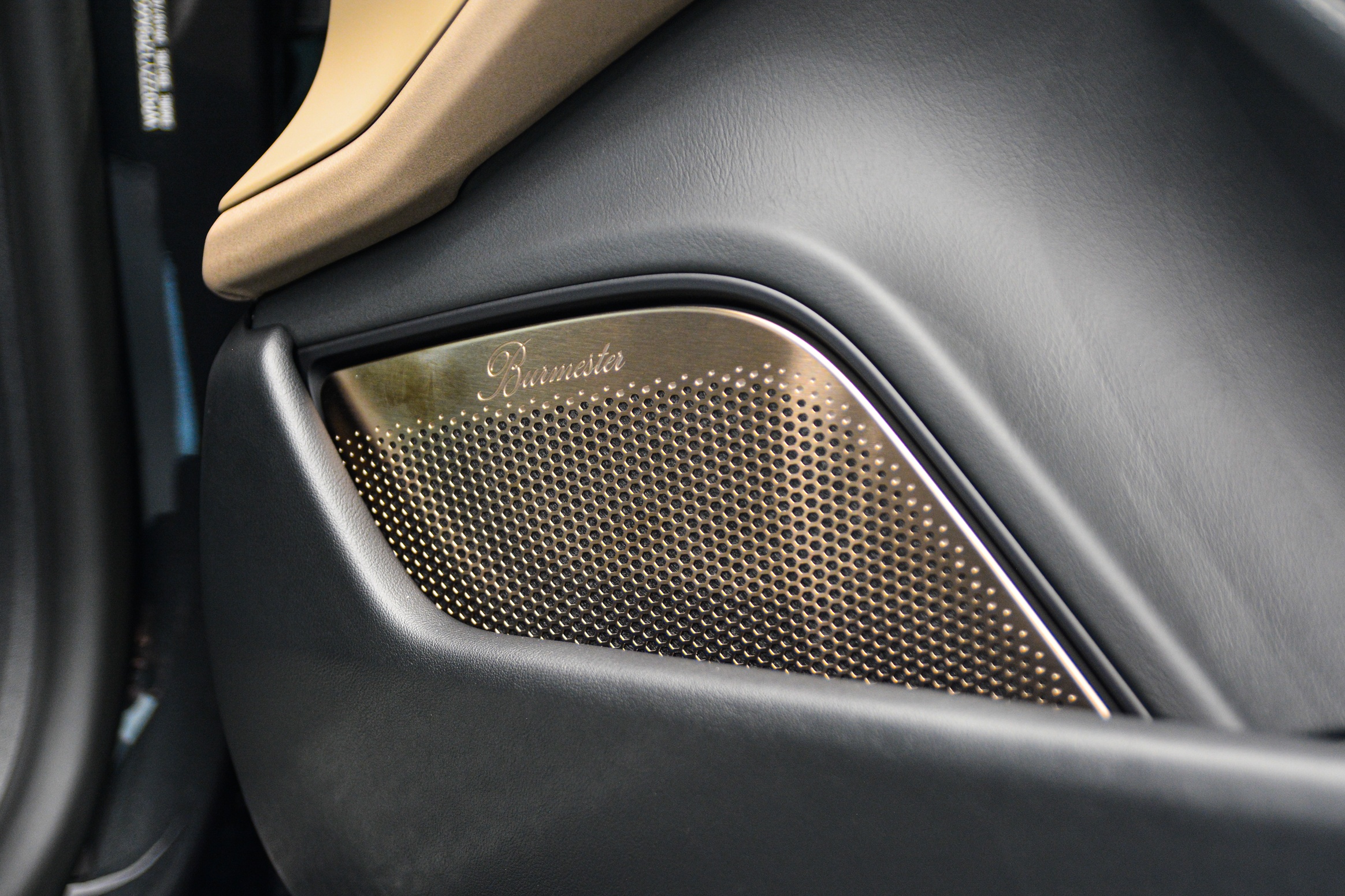 Porsche Taycan Cross Turismo anh 11