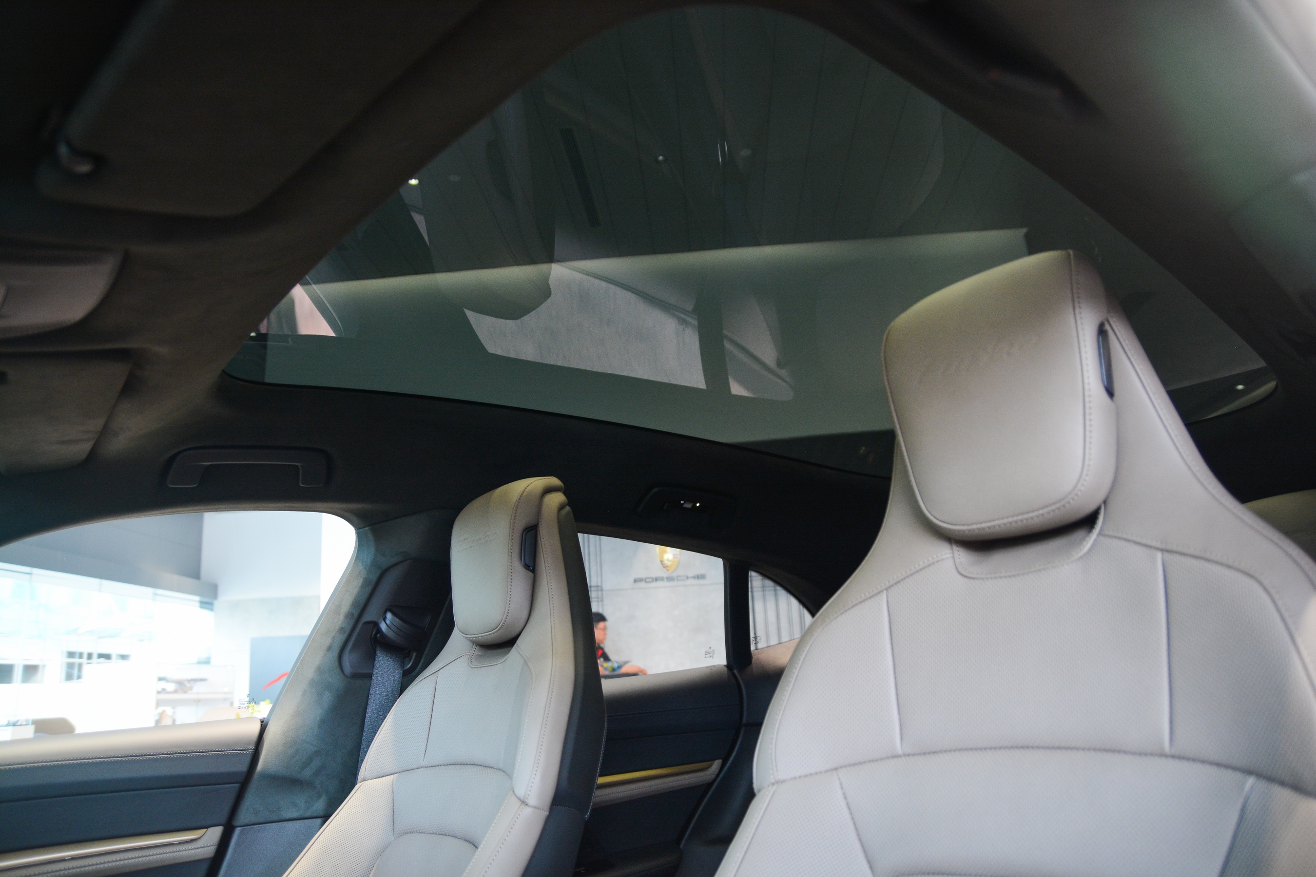 Porsche Taycan Cross Turismo anh 10