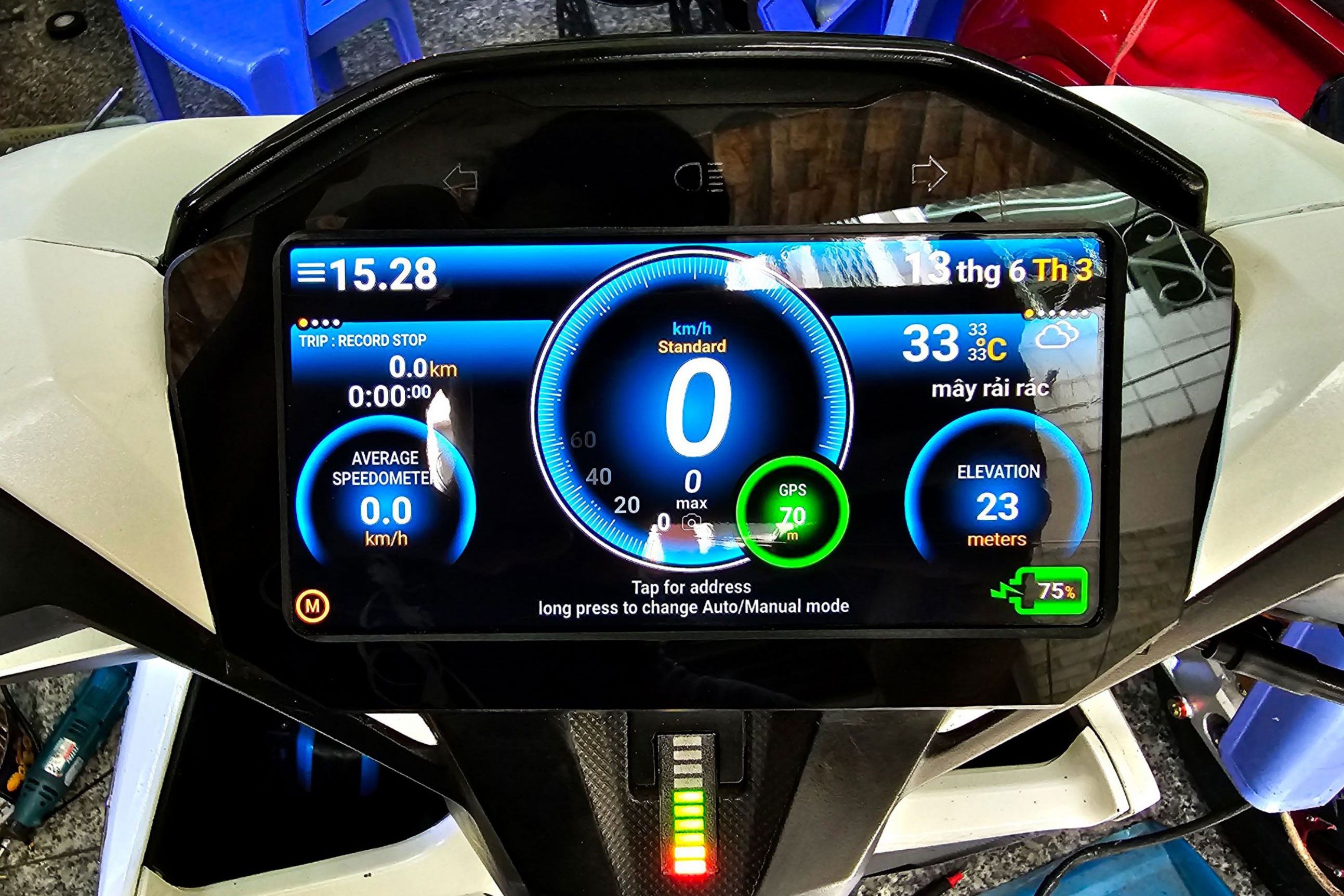 Do man hinh Android gia 4,5 trieu dong cho Honda Vario hinh anh