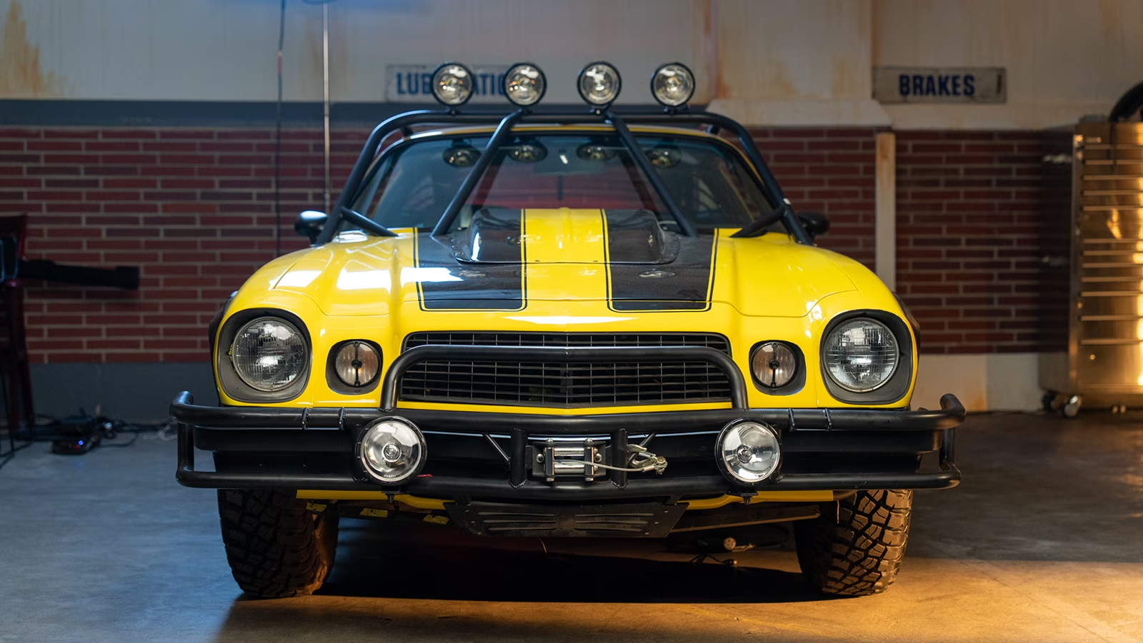 Transformers,  Rise of the Beasts,  Maximal,  Autobot,  Terrorcon,  Freightliner FLA,  Optimus Prime,  Porsche 911,  Carrera RS 3.8,  Mirage,  Chevrolet Camaro,  Bumblebee,  Ducati 916,  Arcee,  Volkswagen Type 2,  Wheeljack,  Kombi,  Peterbilt 359,  Scourge,  Nissan Skyline,  GT-R R33,  Nightbird,  GMC 3500 Tow Truck,  Battletrap,  porsche,  cayenne anh 15