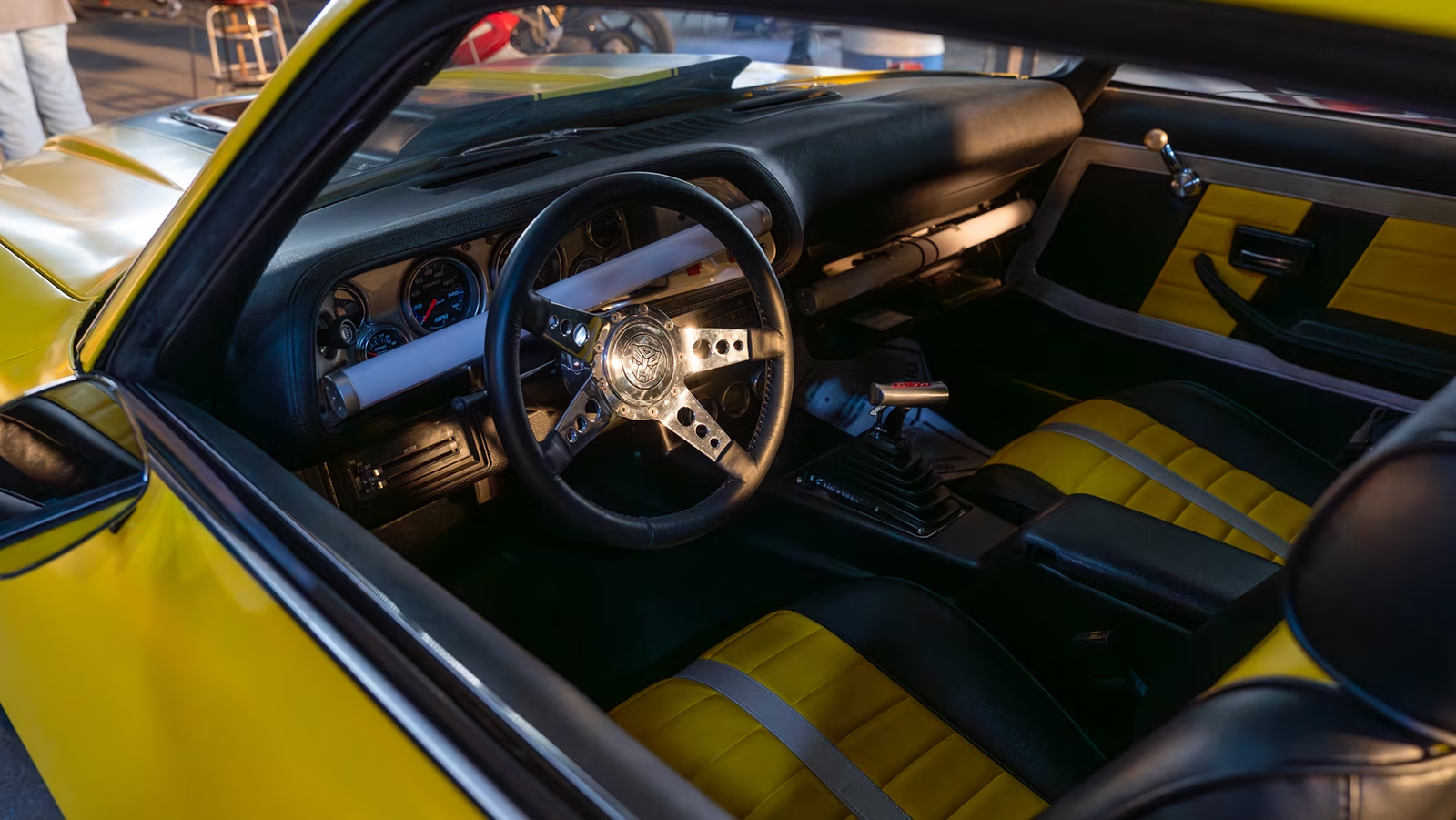 Transformers,  Rise of the Beasts,  Maximal,  Autobot,  Terrorcon,  Freightliner FLA,  Optimus Prime,  Porsche 911,  Carrera RS 3.8,  Mirage,  Chevrolet Camaro,  Bumblebee,  Ducati 916,  Arcee,  Volkswagen Type 2,  Wheeljack,  Kombi,  Peterbilt 359,  Scourge,  Nissan Skyline,  GT-R R33,  Nightbird,  GMC 3500 Tow Truck,  Battletrap,  porsche,  cayenne anh 13