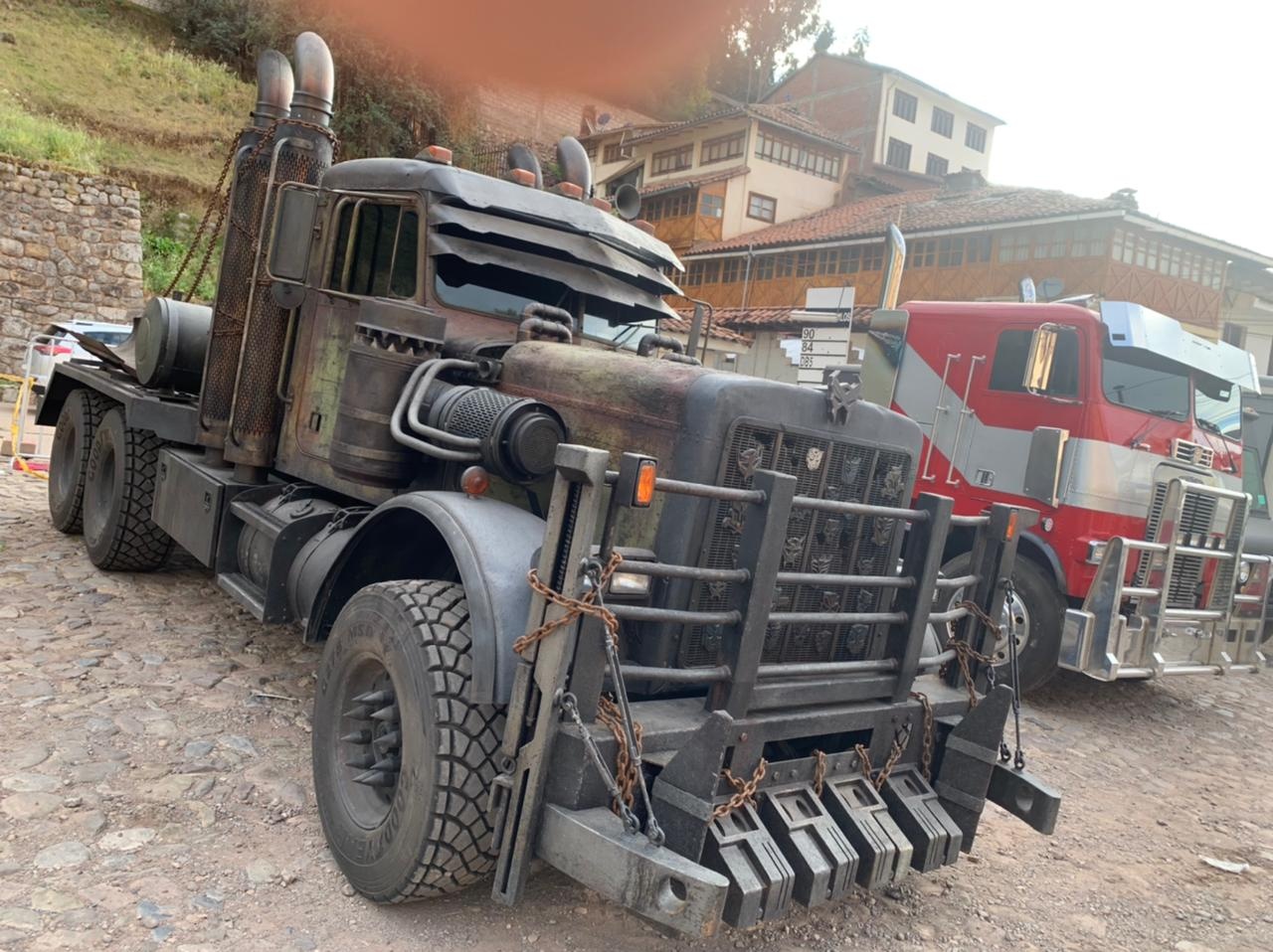 Transformers,  Rise of the Beasts,  Maximal,  Autobot,  Terrorcon,  Freightliner FLA,  Optimus Prime,  Porsche 911,  Carrera RS 3.8,  Mirage,  Chevrolet Camaro,  Bumblebee,  Ducati 916,  Arcee,  Volkswagen Type 2,  Wheeljack,  Kombi,  Peterbilt 359,  Scourge,  Nissan Skyline,  GT-R R33,  Nightbird,  GMC 3500 Tow Truck,  Battletrap,  porsche,  cayenne anh 23