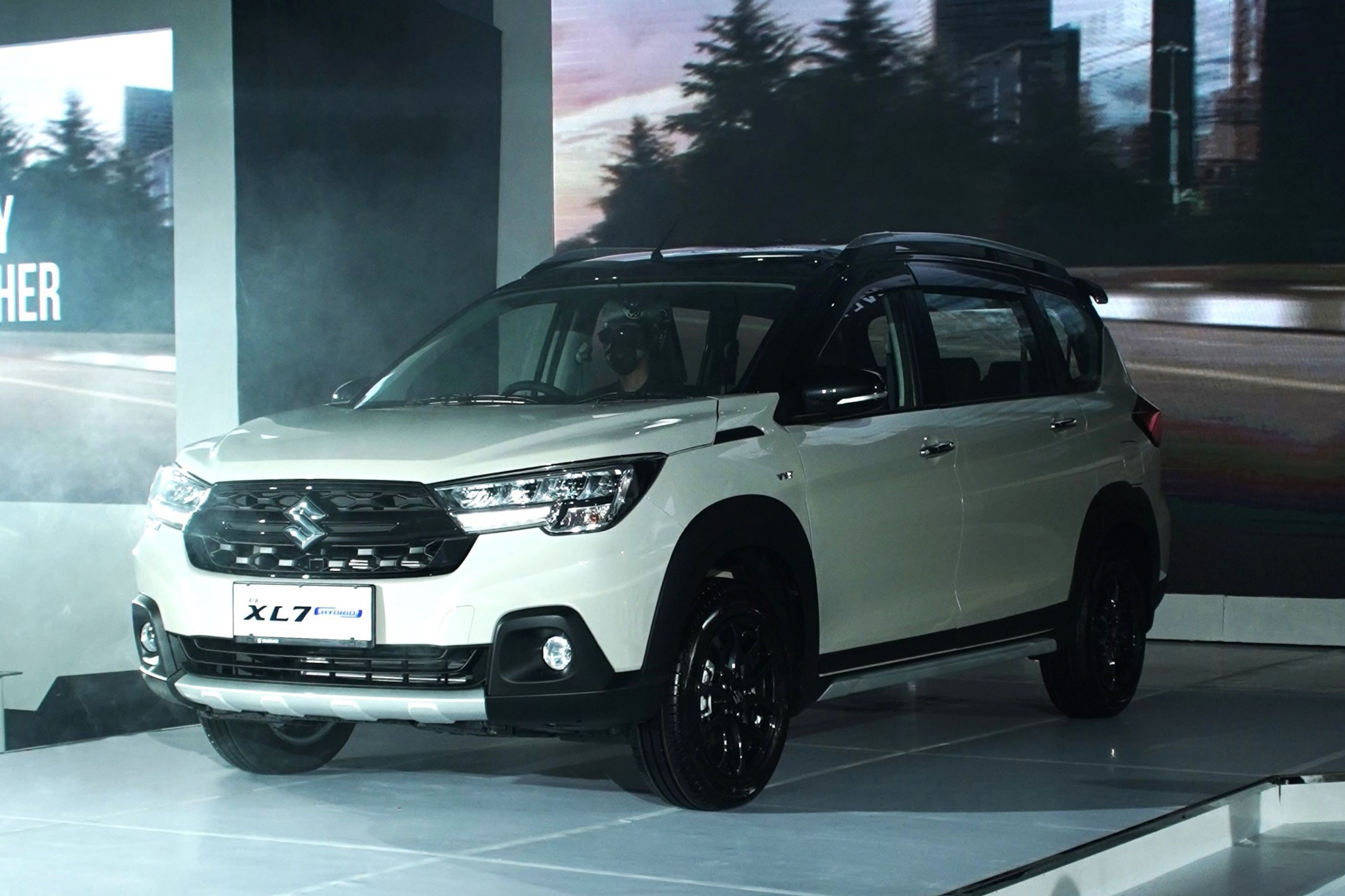 Suzuki XL7 Hybrid chot gia tu 19.000 USD, som co mat tai Viet Nam hinh anh
