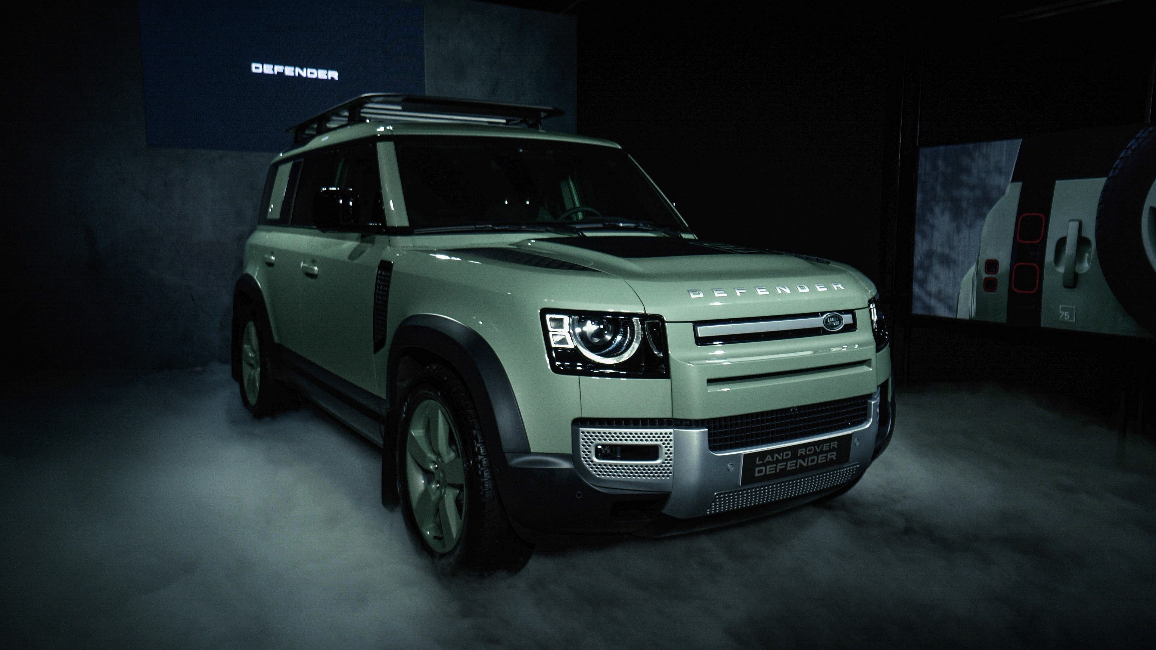 Land Rover Defender phien ban ky niem 75 nam gia 7,3 ty dong hinh anh