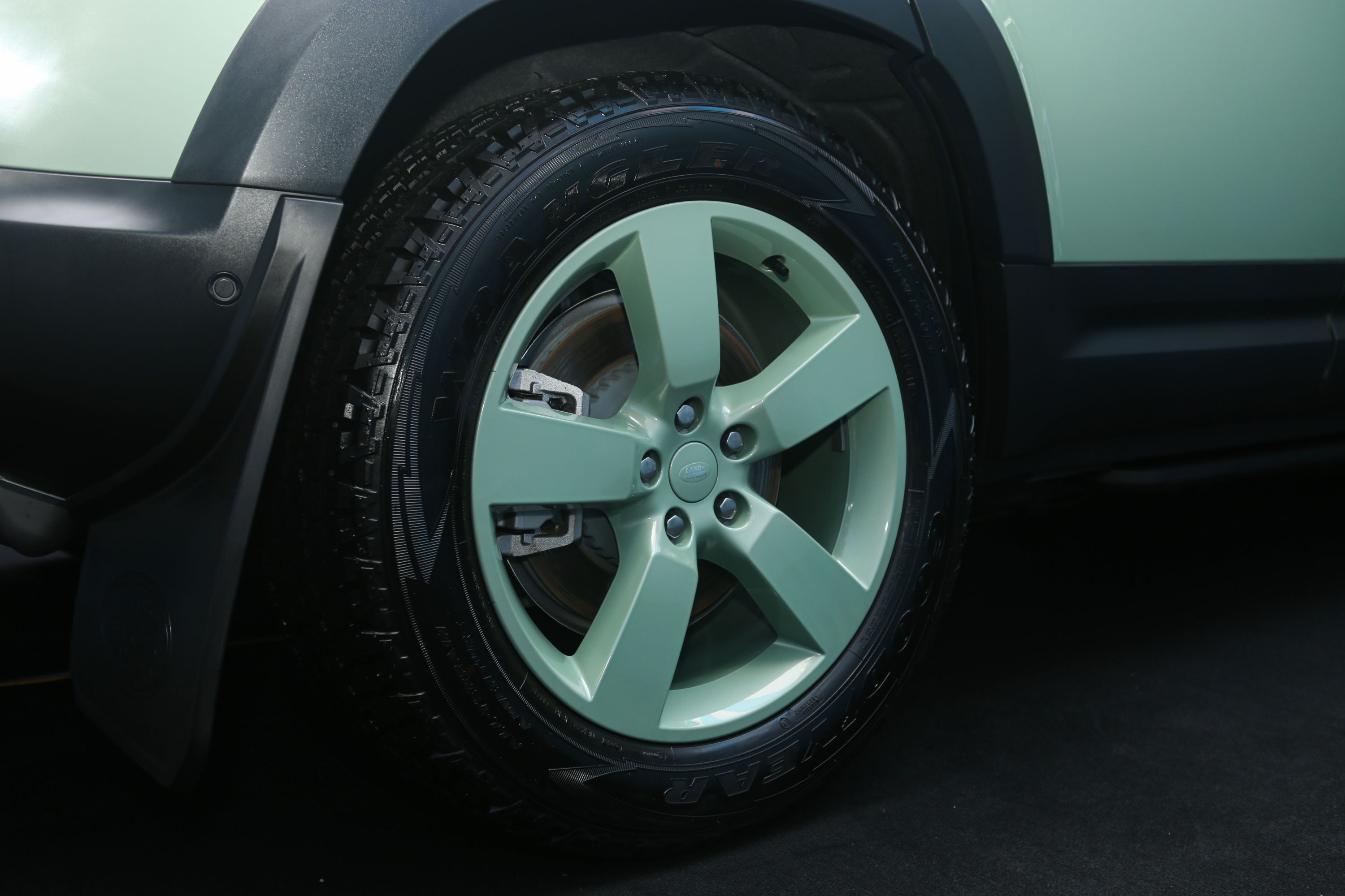 Defender 75th ra mat anh 7