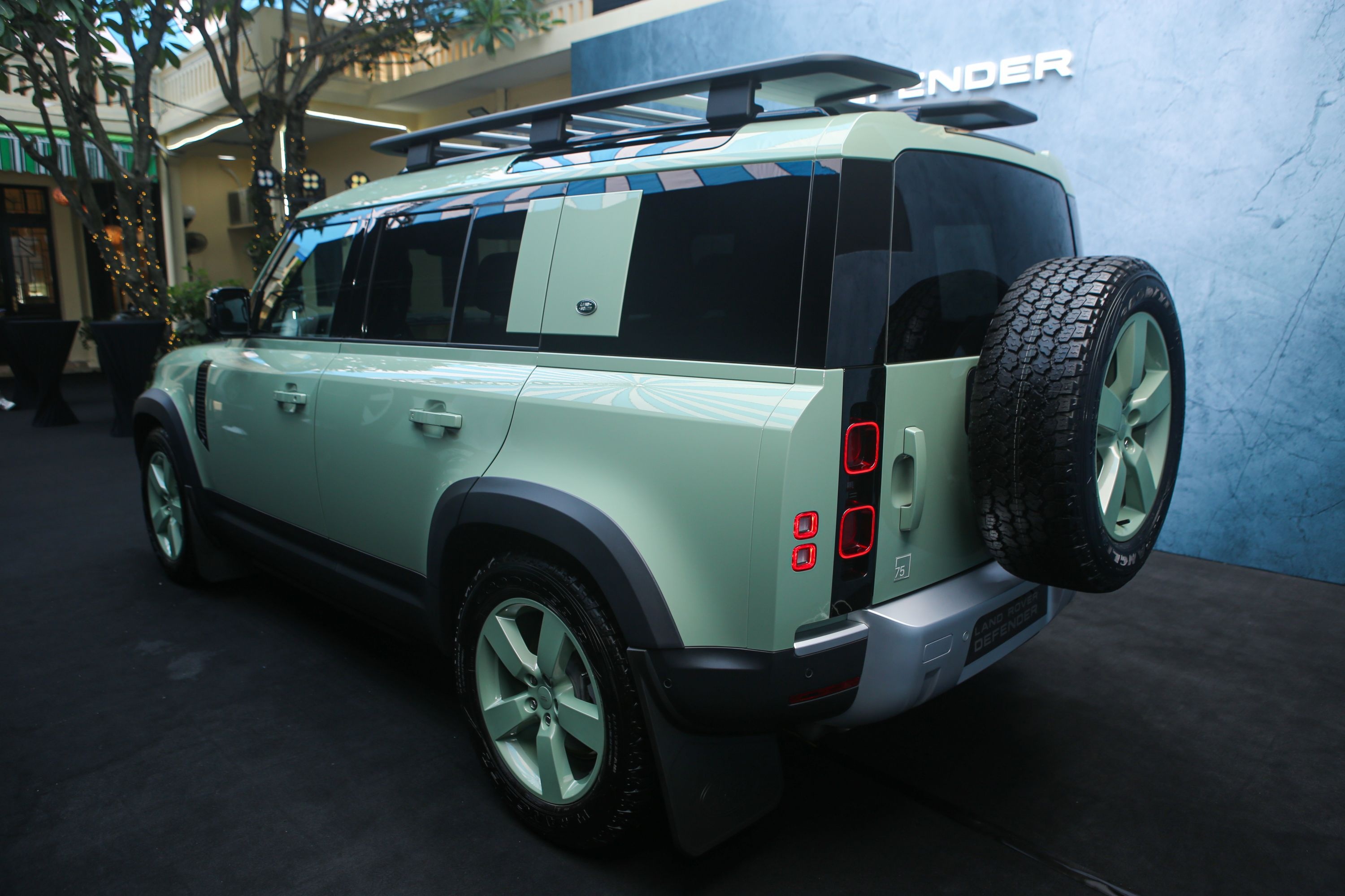 Defender 75th ra mat anh 3