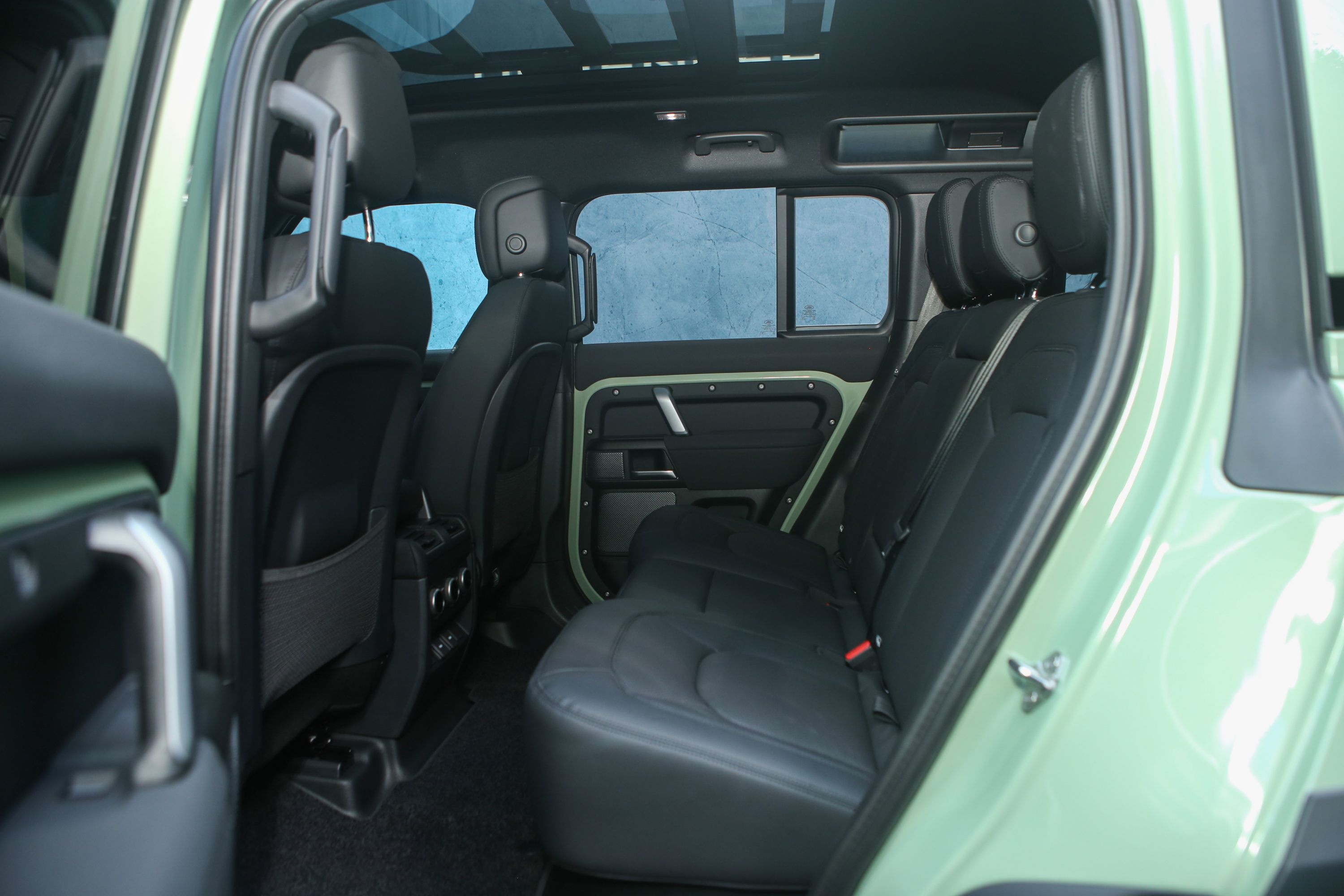 Defender 75th ra mat anh 11