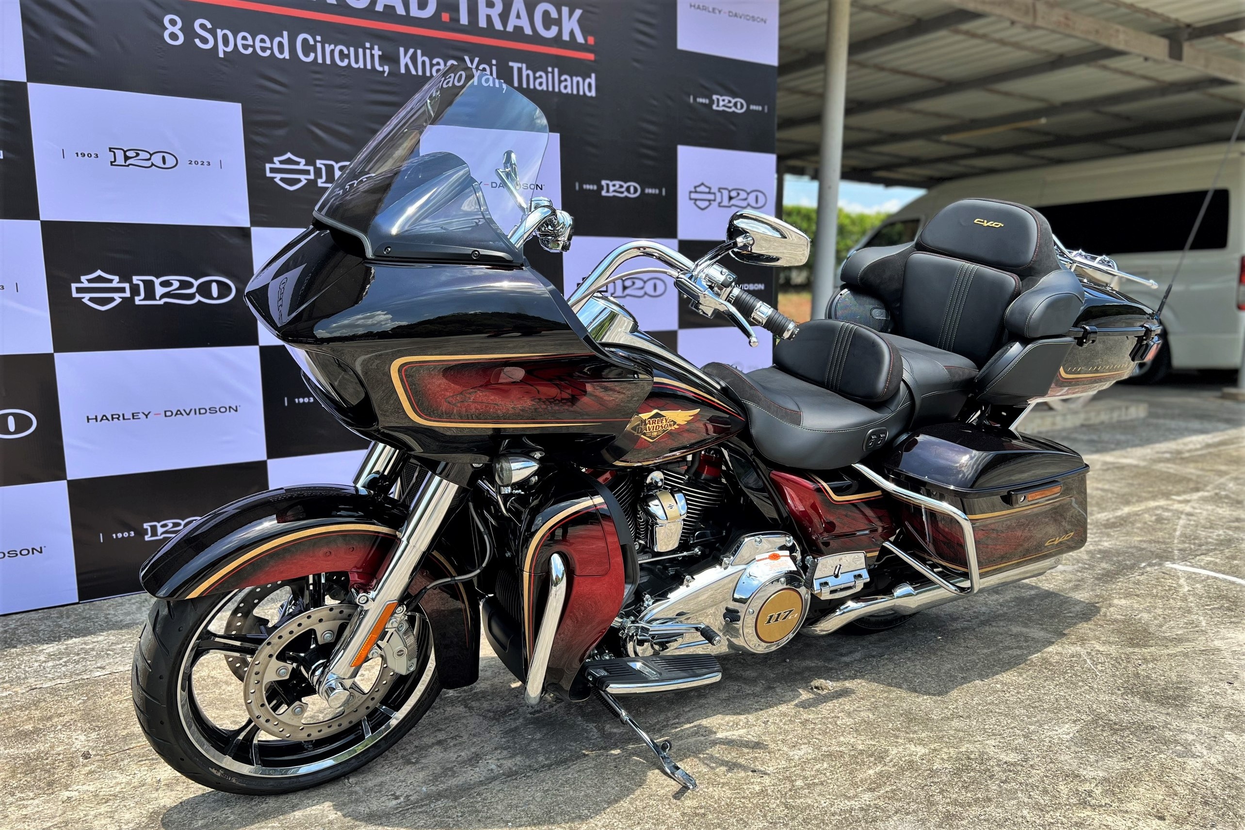 Road Glide CVO ky niem anh 2