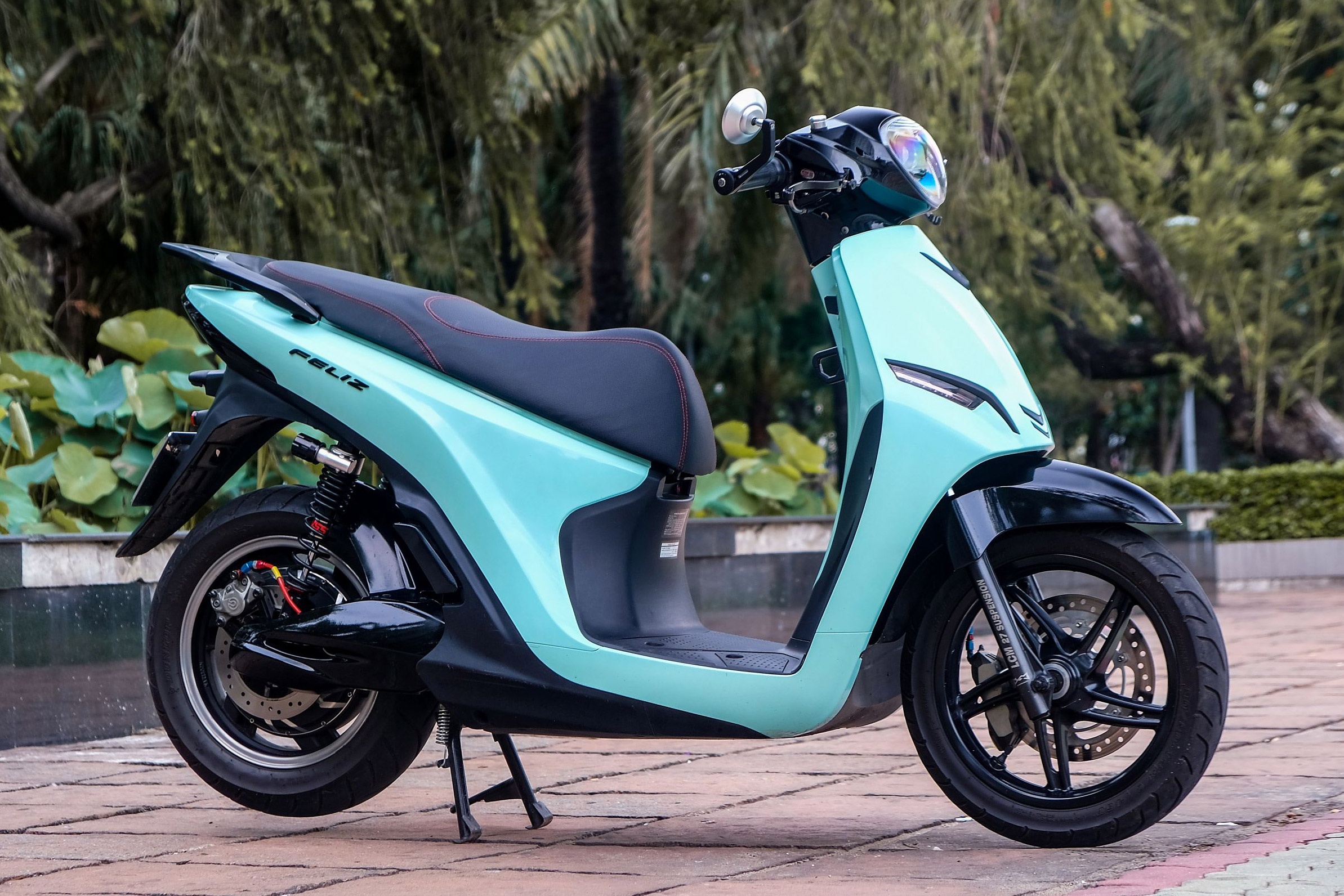 VinFast Feliz do he thong giai tri nhu oto tai TP.HCM hinh anh