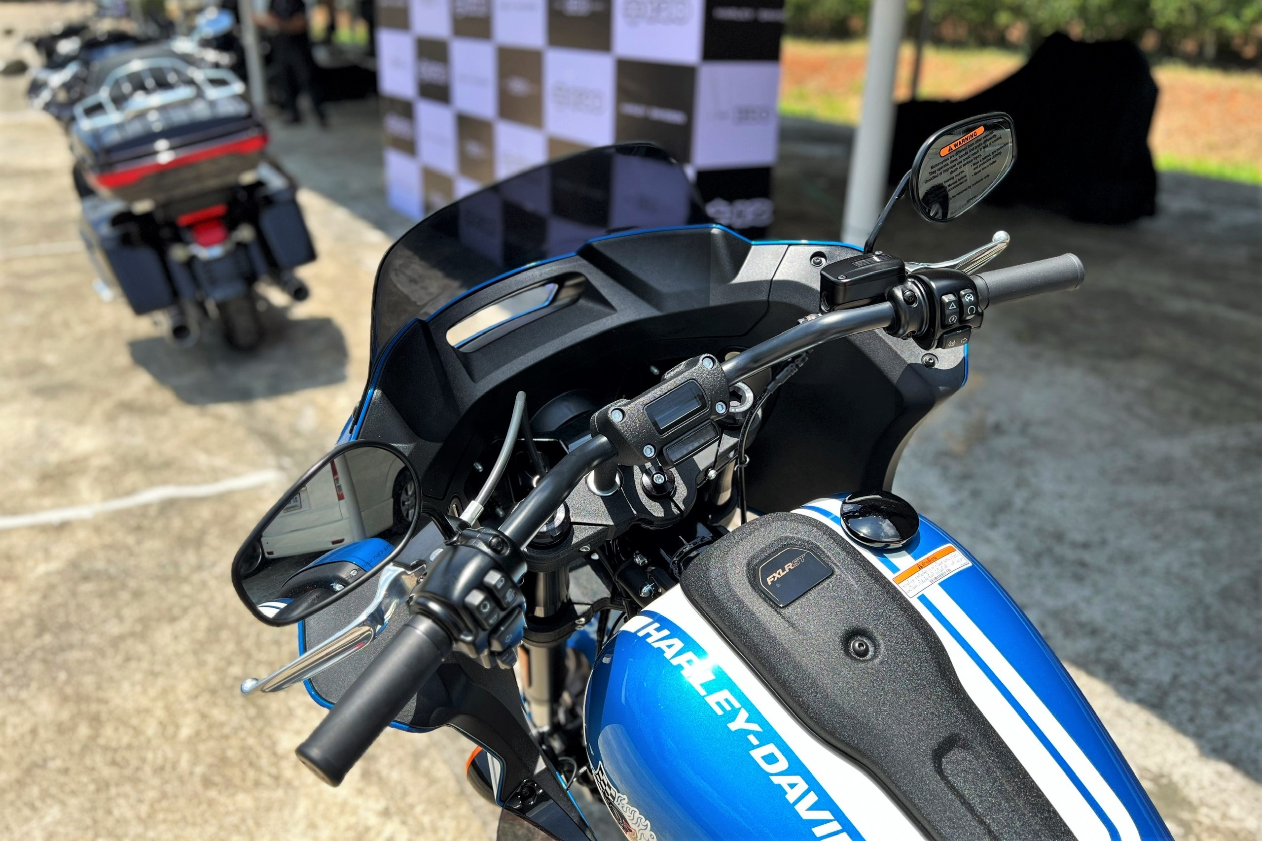 Low Rider ST Fast Johnnie anh 6