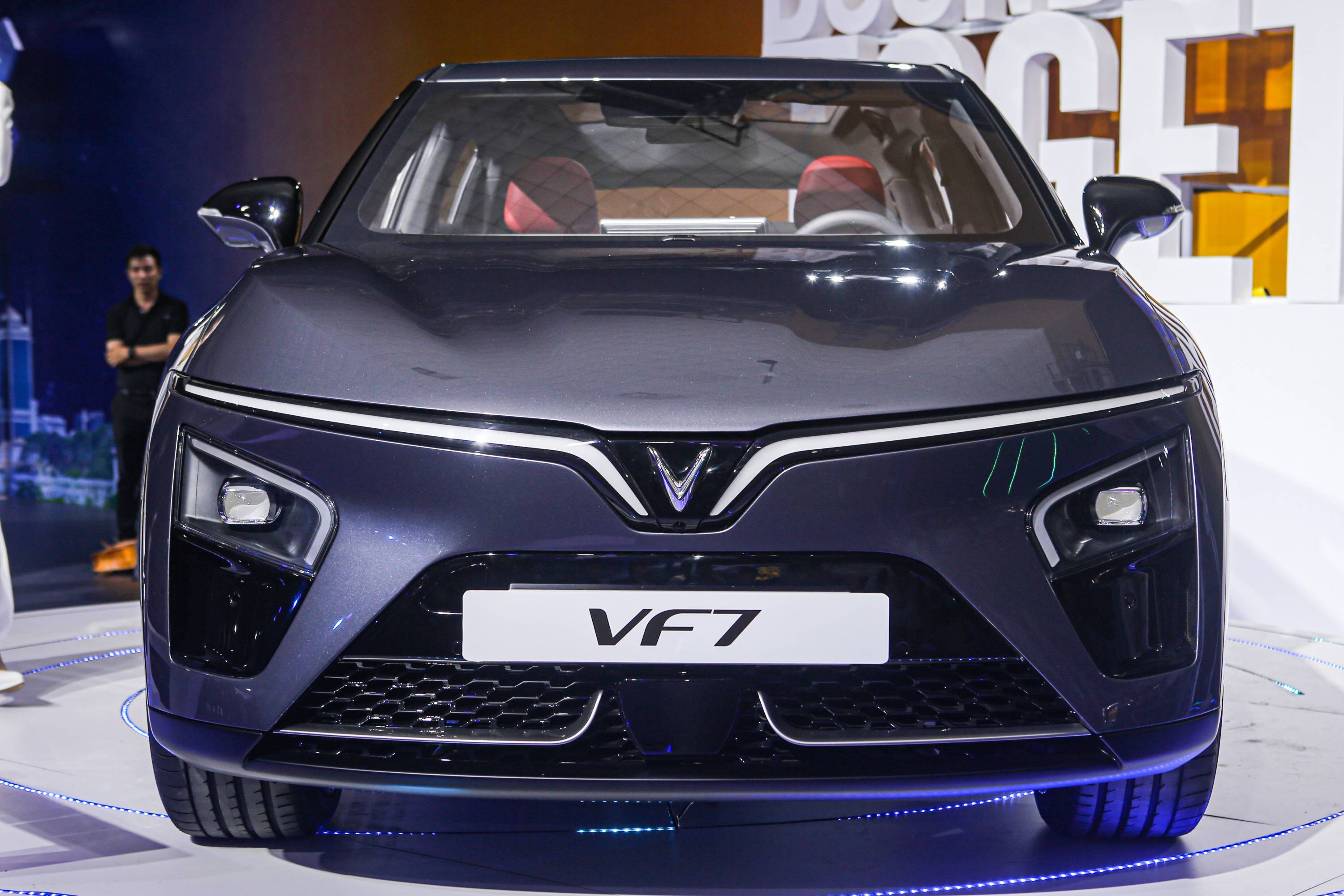 Ngam VinFast VF 7 - mau SUV lai coupe cho cac tay choi hinh anh