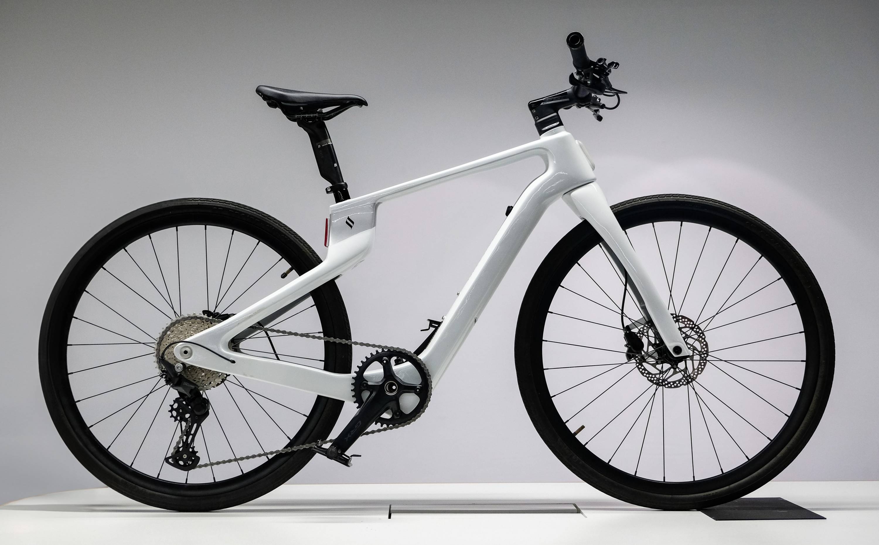 Chi them 13 trieu de xe dap in 3D carbon hoat dong 'binh thuong' hinh anh