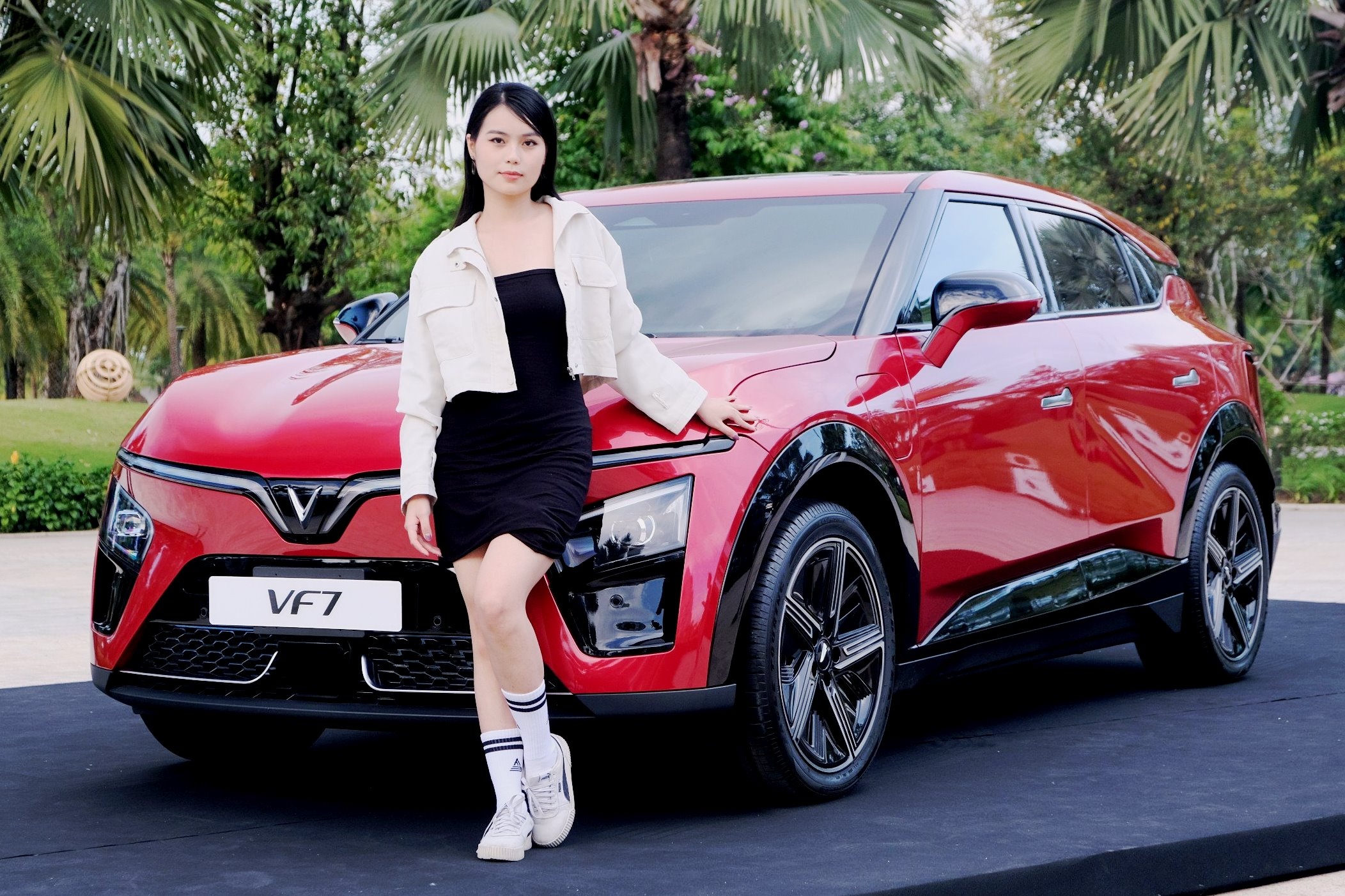 Trai nghiem VinFast VF 7 hinh anh