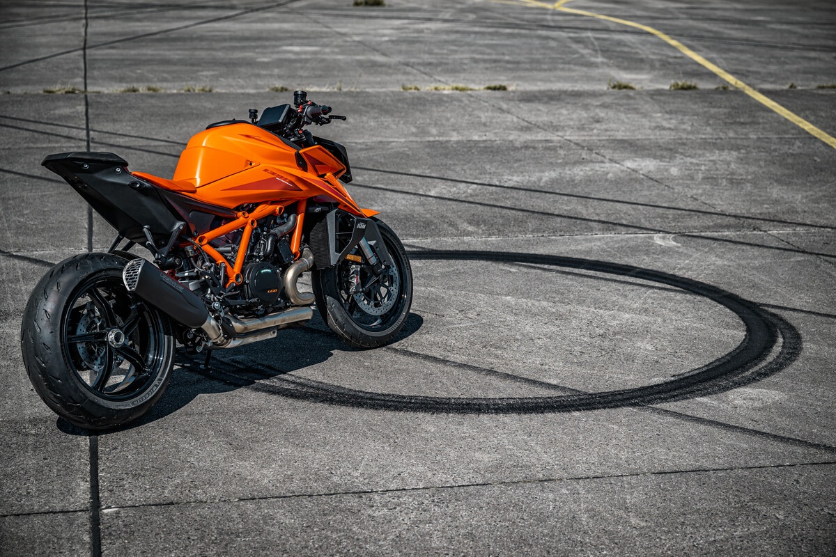 KTM 1390 Super Duke anh 7