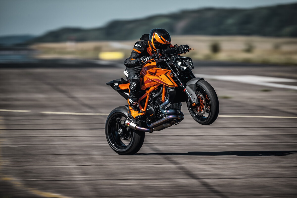 KTM 1390 Super Duke ra mat, nakedbike manh 190 ma luc hinh anh