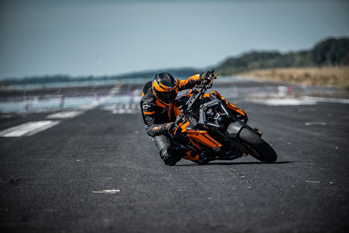 KTM 1390 Super Duke anh 6