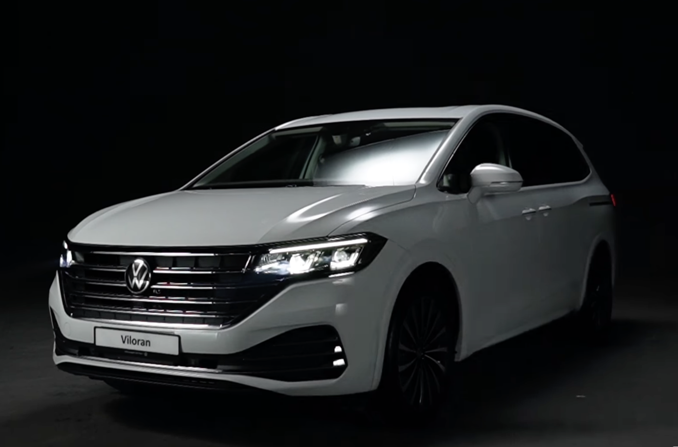 Volkswagen Viloran sap ban tai Viet Nam: 'Tan binh' phan khuc MPV hinh anh