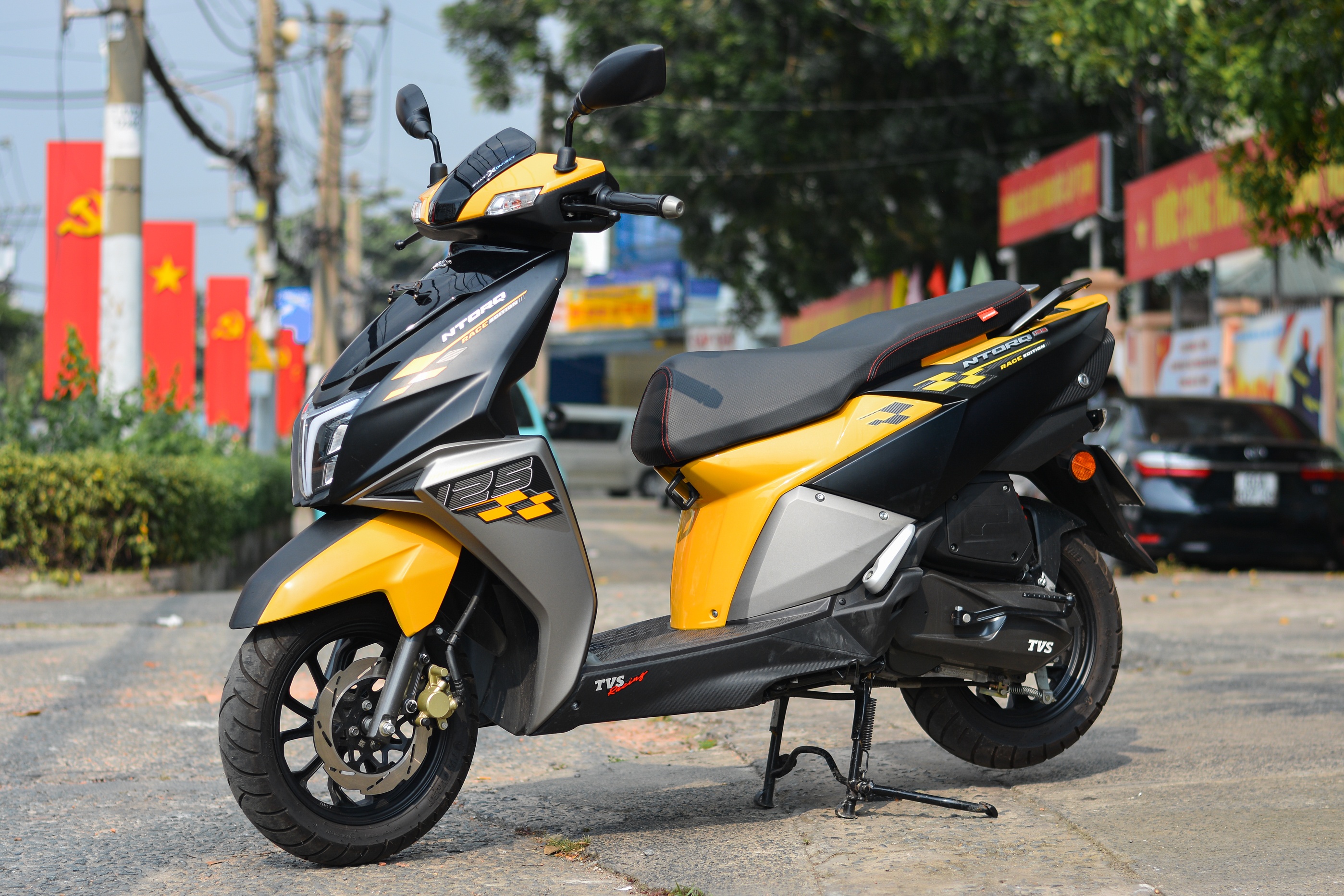 Xe tay ga TVS Ntorq bat ngo xuat hien, doi thu moi cua Honda Vario 125 hinh anh