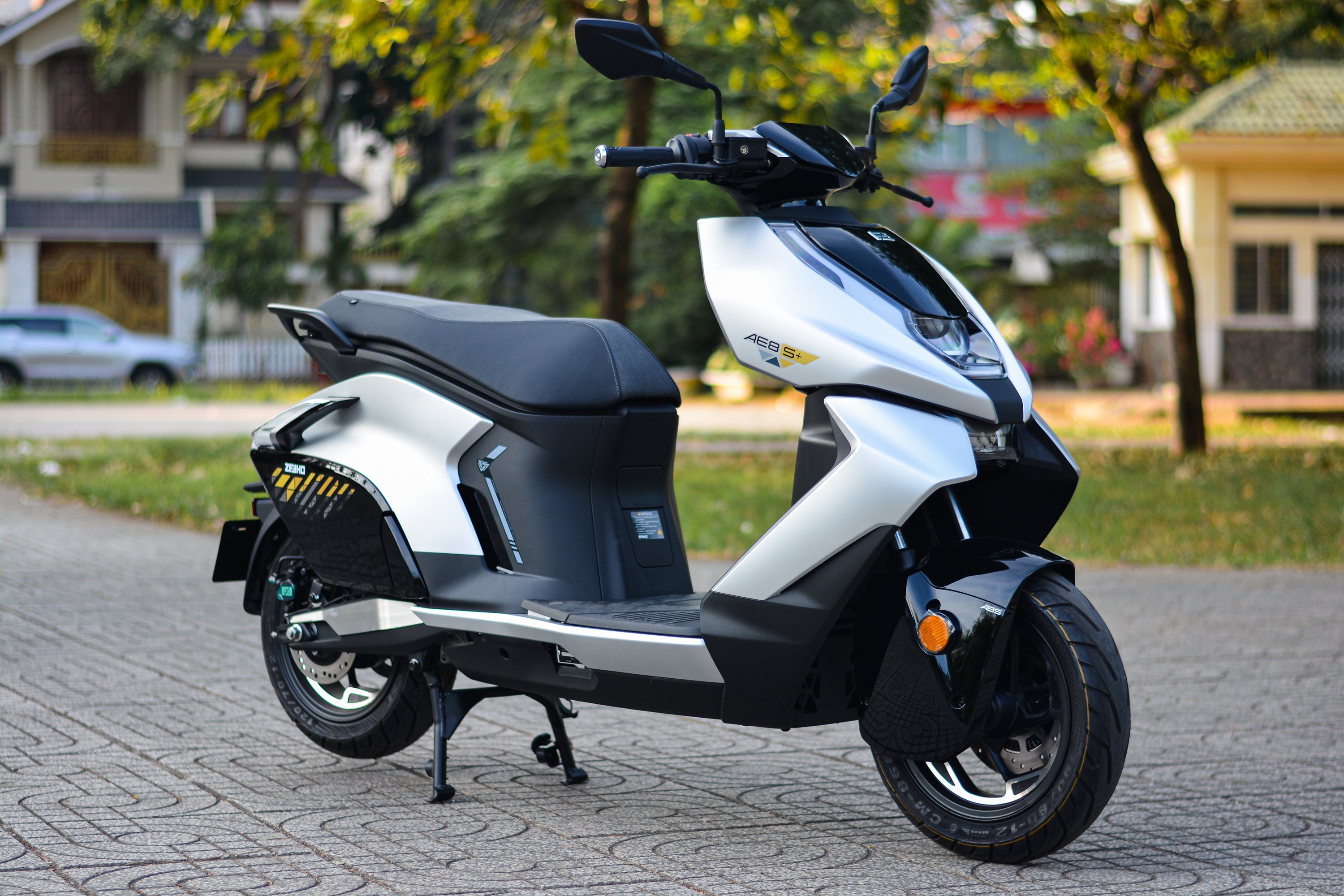 Can canh xe may dien Trung Quoc gia 145 trieu: Phanh Brembo, co so lui hinh anh